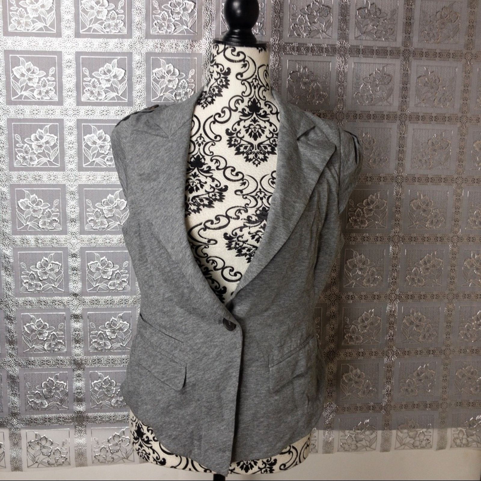 Bcbgmaxazria NWT BCBGMAXAZRIA Gray Knit Cap Sleeve Jacket Size M / US 6-8 / IT 42-44 - 4 Thumbnail