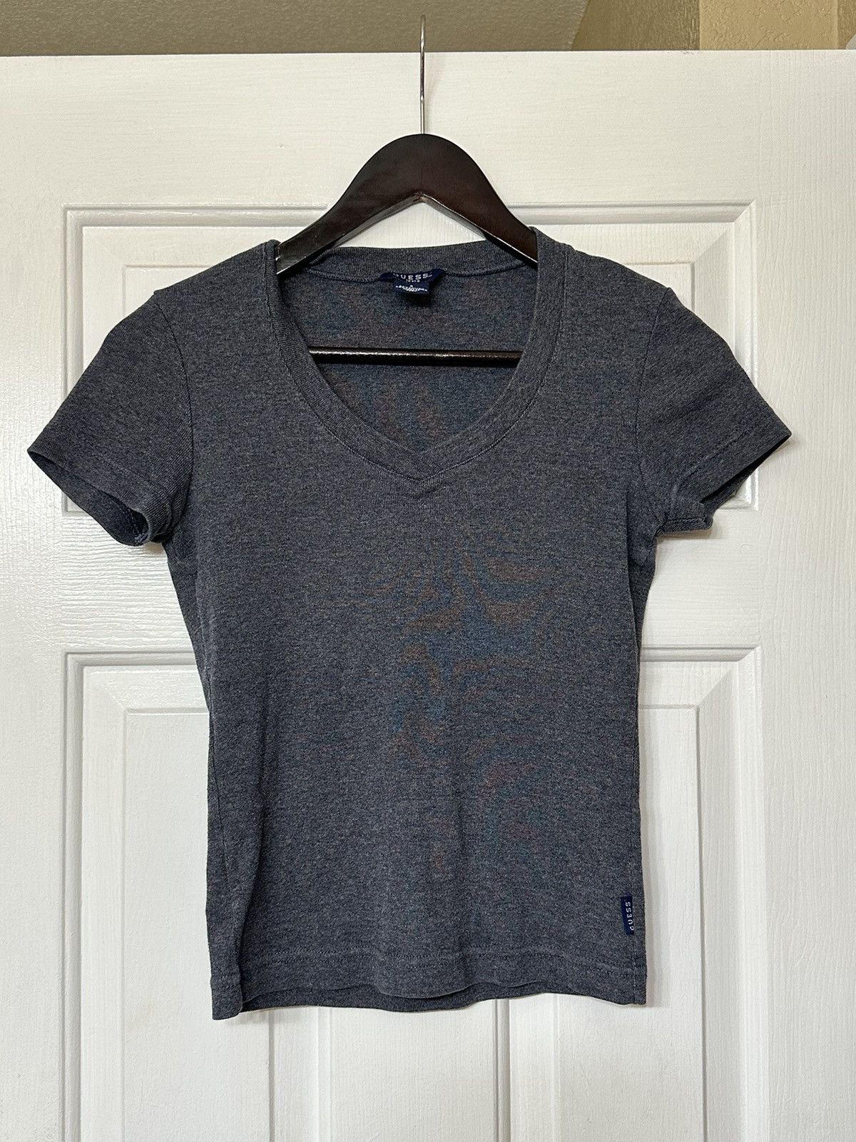 Guess Guess Jeans Women’s Vintage Short Sleeve V Neck Tee Size S / US 4 / IT 40 - 1 Thumbnail