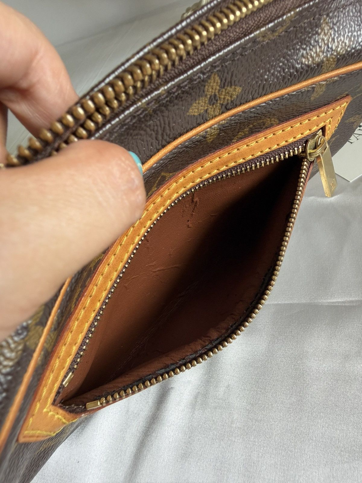 Louis Vuitton Authentic LOUIS VUITTON Cité PM Brown Monogram Shoulder Bag Size ONE SIZE - 17 Thumbnail