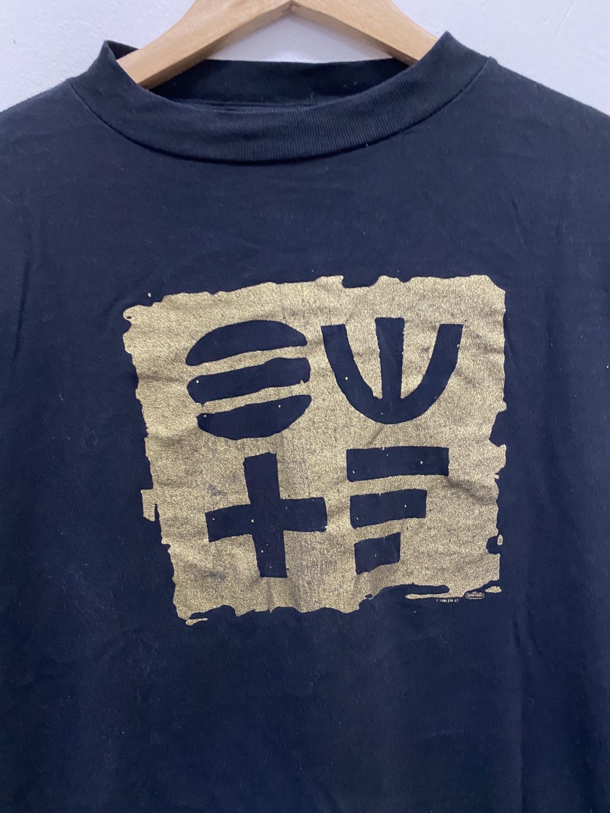 Band Tees × Vintage Vintage 90s Earth Wind & Fire Japan Tour Tee Size US L / EU 52-54 / 3 - 3 Thumbnail