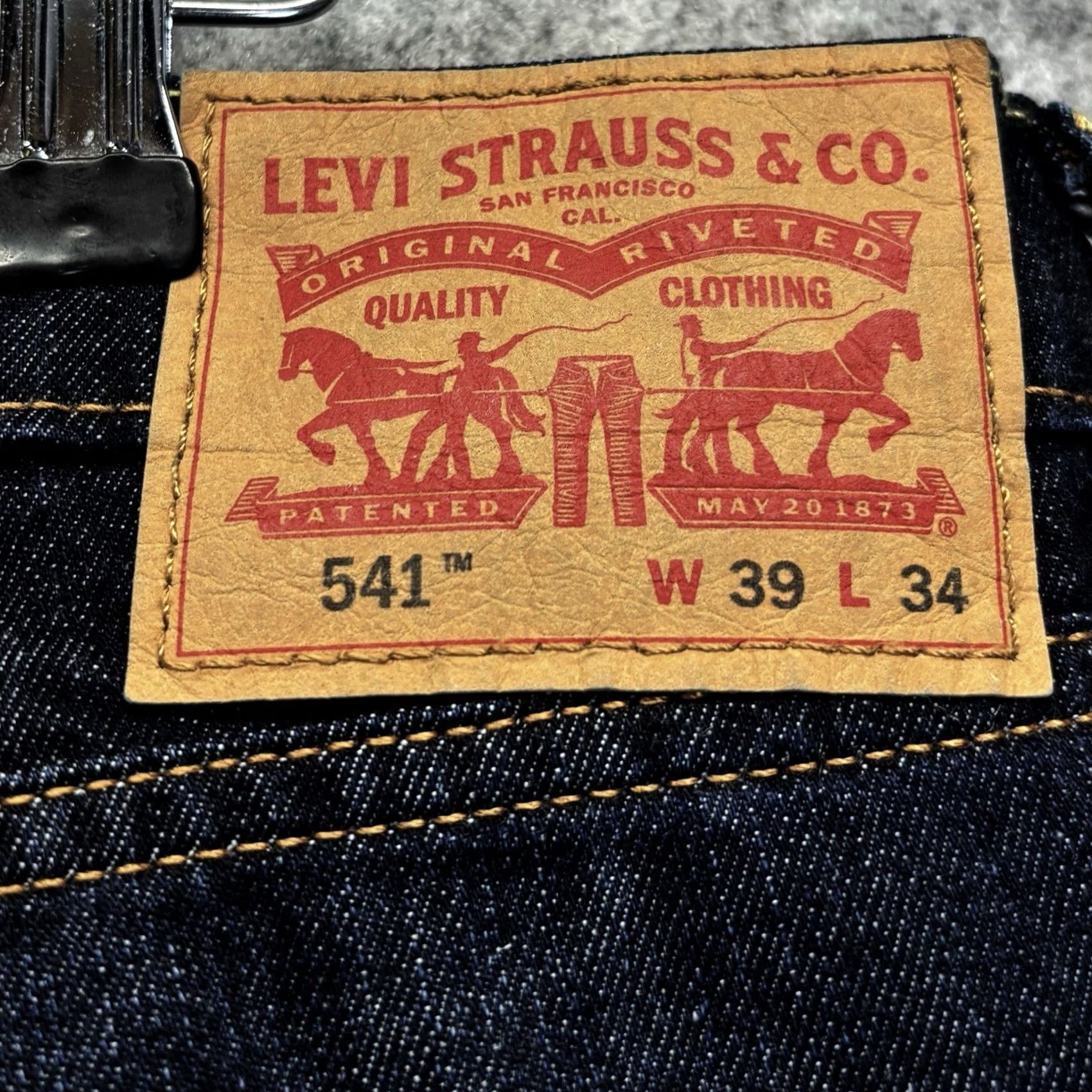 Vintage Levi’s 541 Jeans Athletic Taper W39 L34 Dark Wash Blue Zip Fly Mens Pant Jeans Size US 39 - 4 Thumbnail