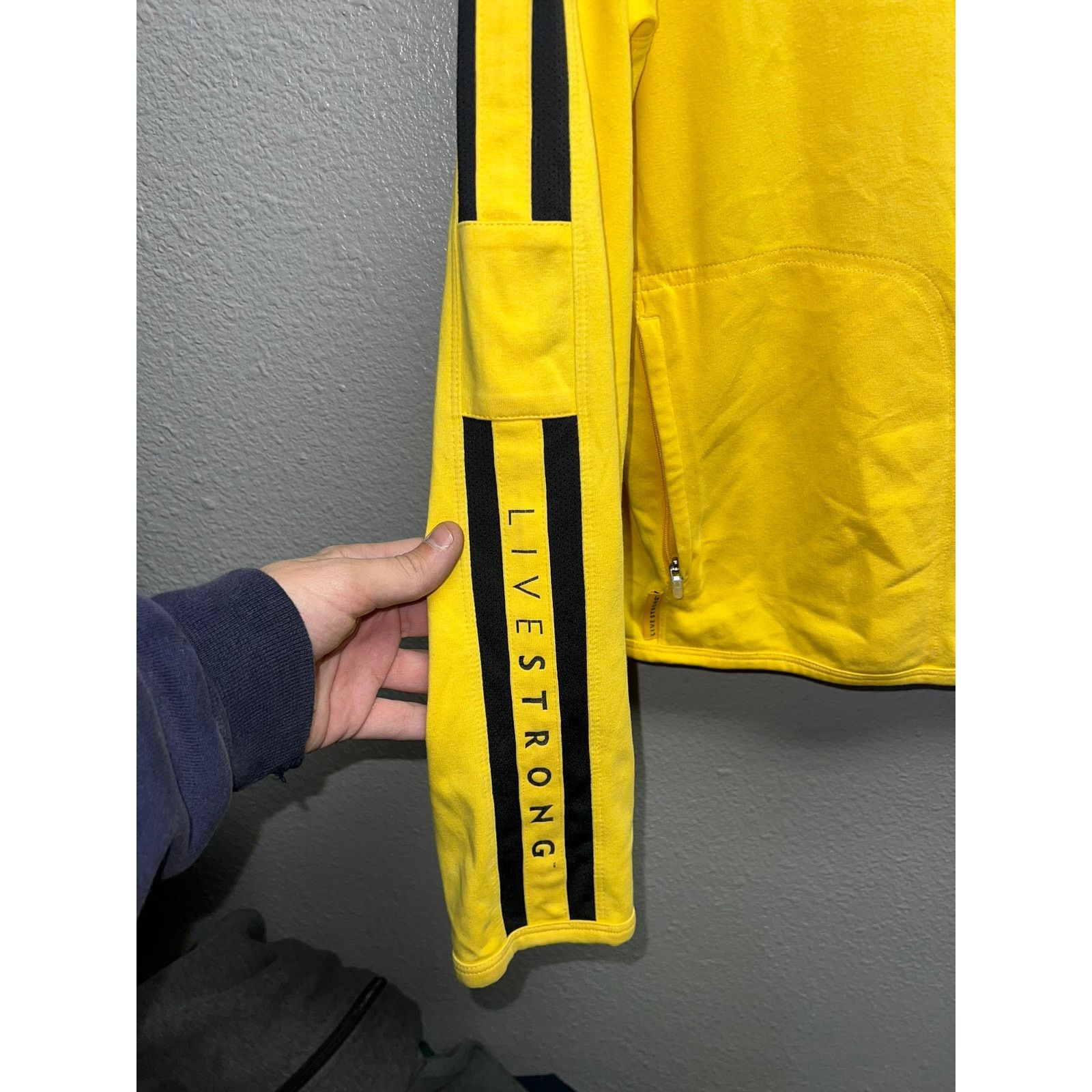 Vintage Womens Nike Livestrong Hoodie Lance Armstrong Cycling Jacket Size L / US 10 / IT 46 - 4 Thumbnail