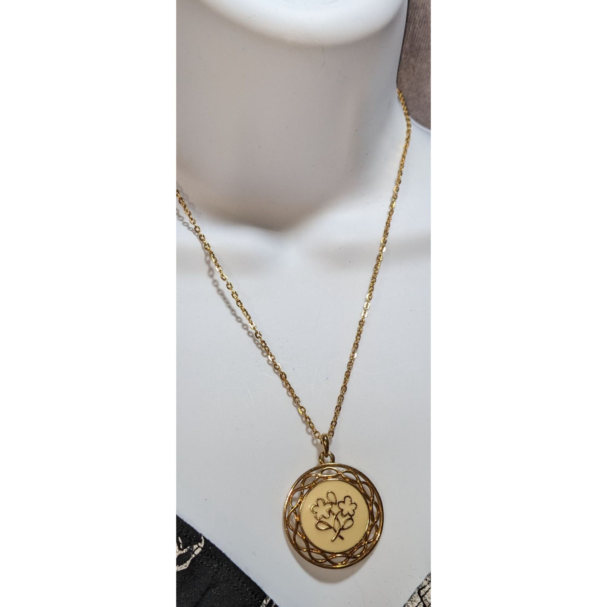 Other Vintage Cottagecore Floral Pendant Necklace With Cream Ename Size ONE SIZE - 4 Thumbnail