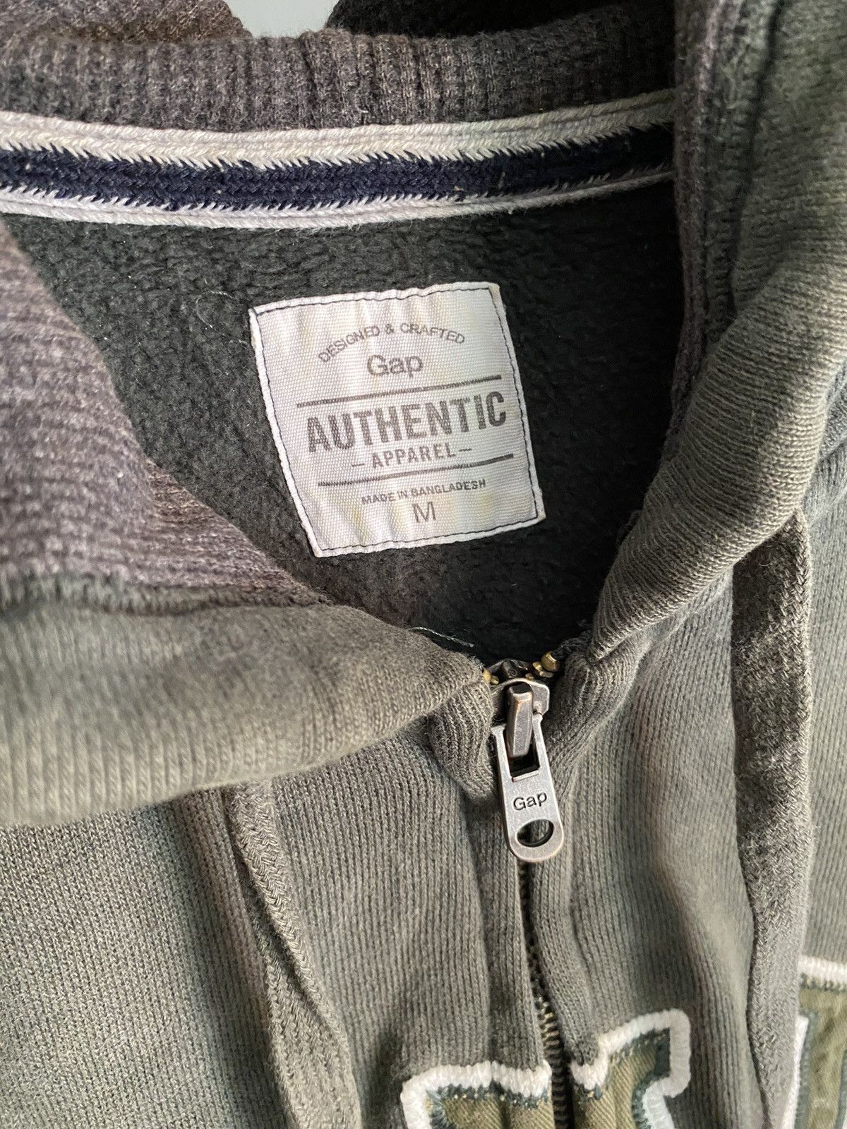 Gap × Vintage 2000s gap distressed big logo hoodie kanye west style Size US M / EU 48-50 / 2 - 10 Thumbnail
