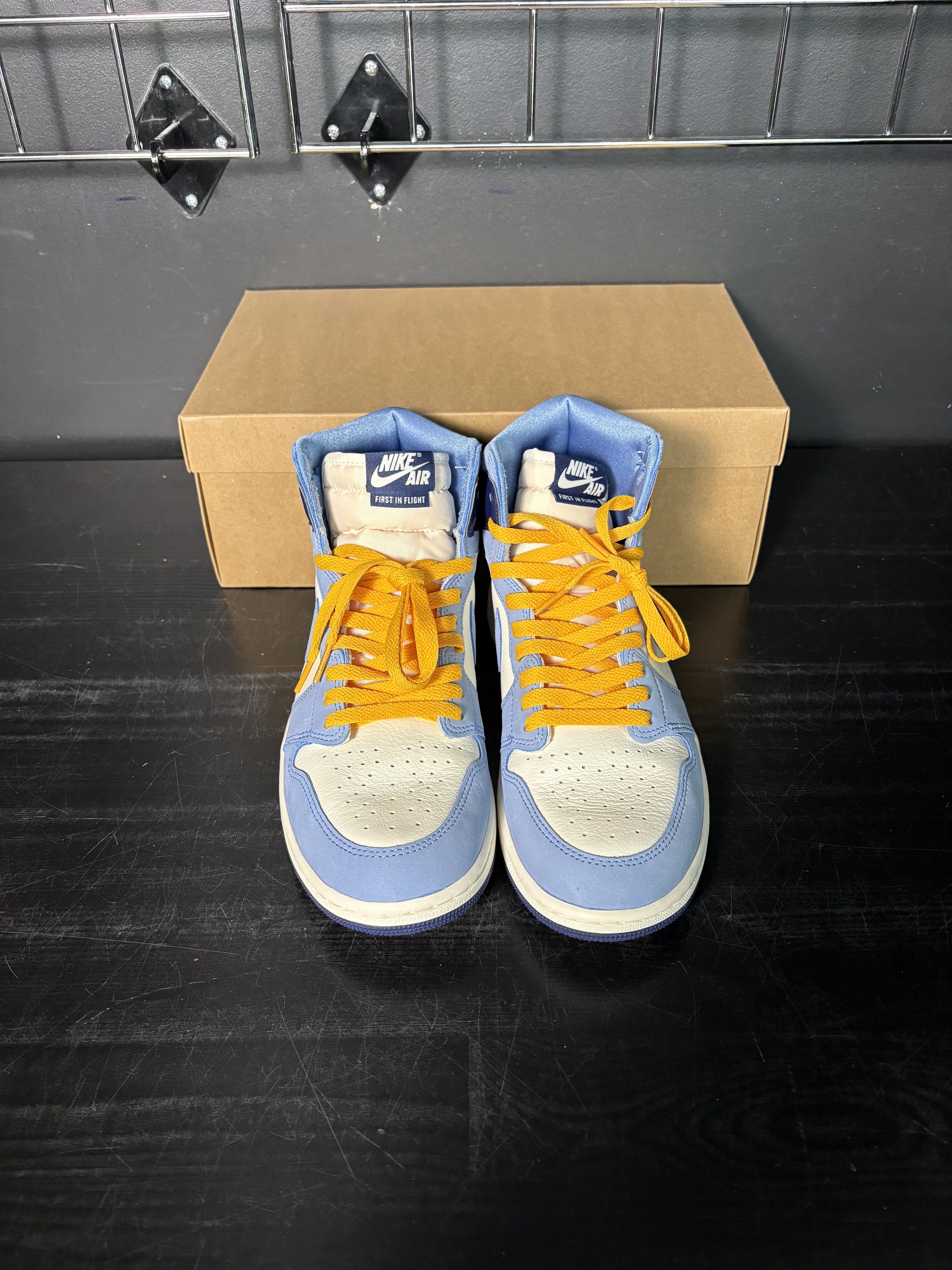 Jordan Brand Air Jordan 1 High OG "First in Flight" (WMNS) **PRE-OWNED** REP. BOX - Size 10.5 Size US 10.5 / IT 40.5 - 4 Thumbnail