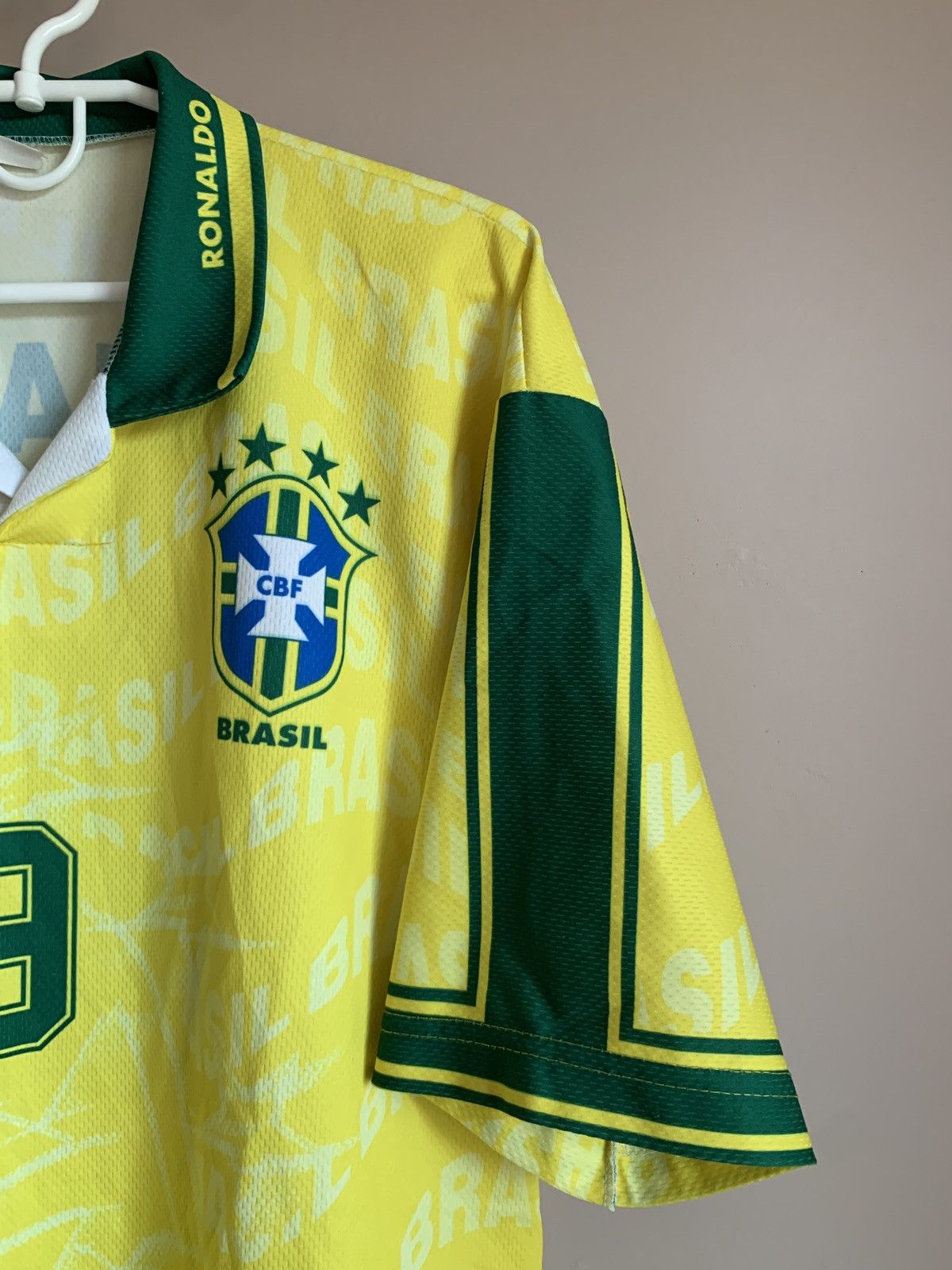 Vintage Brazil Home Football Shirt Vintage Soccer Jersey RONALDO #9 Size US XL / EU 56 / 4 - 4 Thumbnail