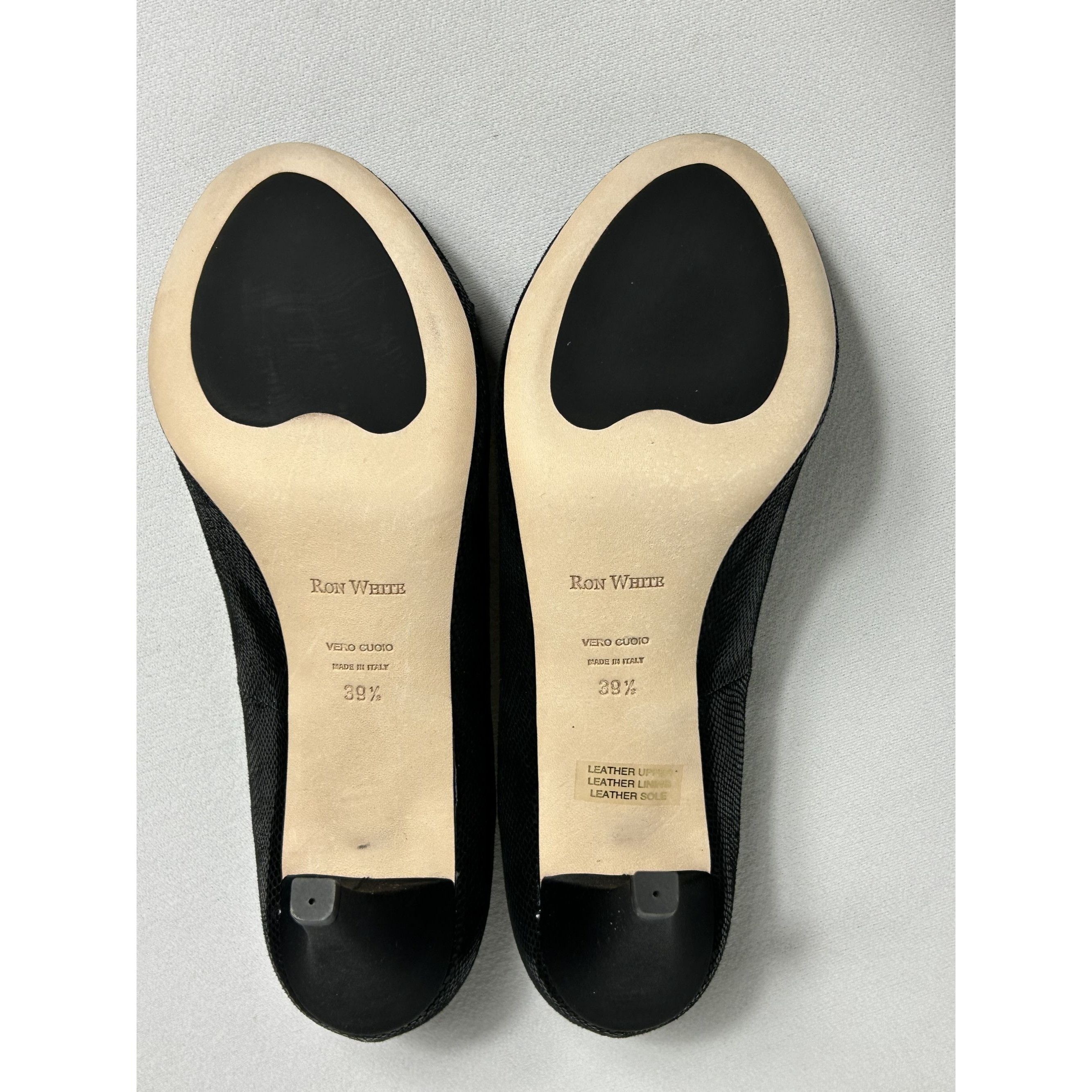 Ron White Ron White Fiona Onyx Embossed Suede Bow Peep Toe Pump in Bla Size US 9 / IT 39 - 8 Thumbnail