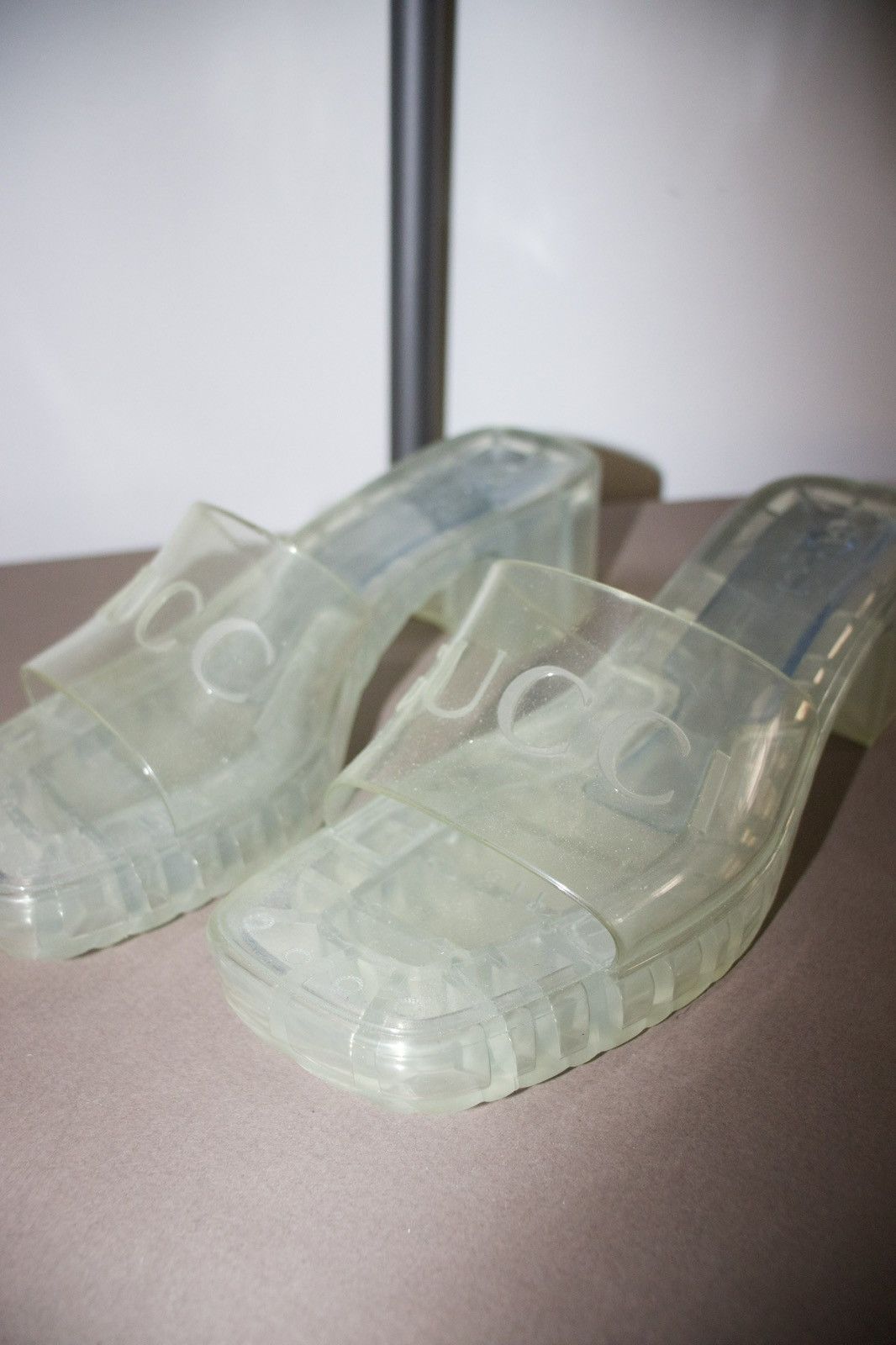 Gucci GUCCI RUBBER SLIDE SANDAL Size US 6 / IT 36 - 2 Thumbnail