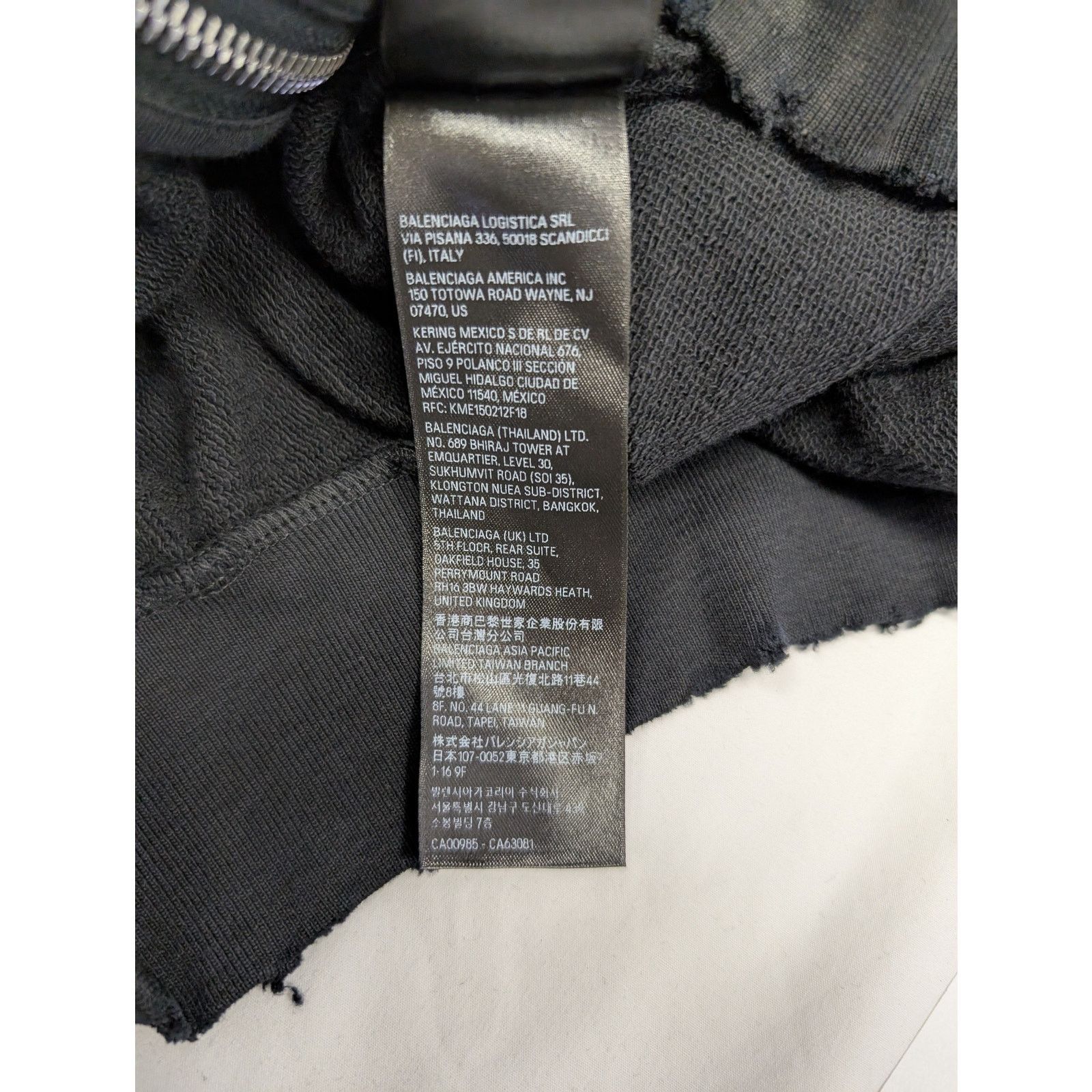 Balenciaga o1rshd1 Gaffer Med Moll Small Fit Zip up Hoodie Black Size US S / EU 44-46 / 1 - 18 Thumbnail