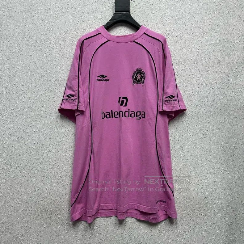 Balenciaga Balenciaga Pink Manchester United Embroidered Soccer T-Shi Size US L / EU 52-54 / 3 - 1 Thumbnail