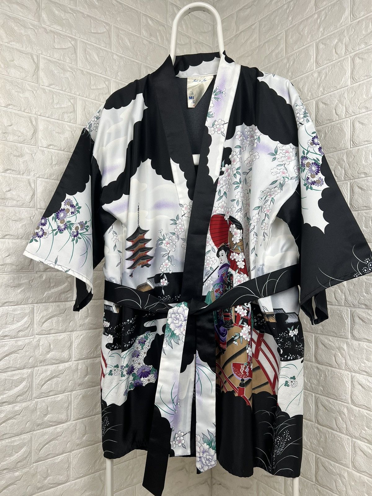 Japanese Brand × Vintage MITSUKIKU Made in Japan Embroidered Polyester Kimono Size M / US 6-8 / IT 42-44 - 3 Thumbnail