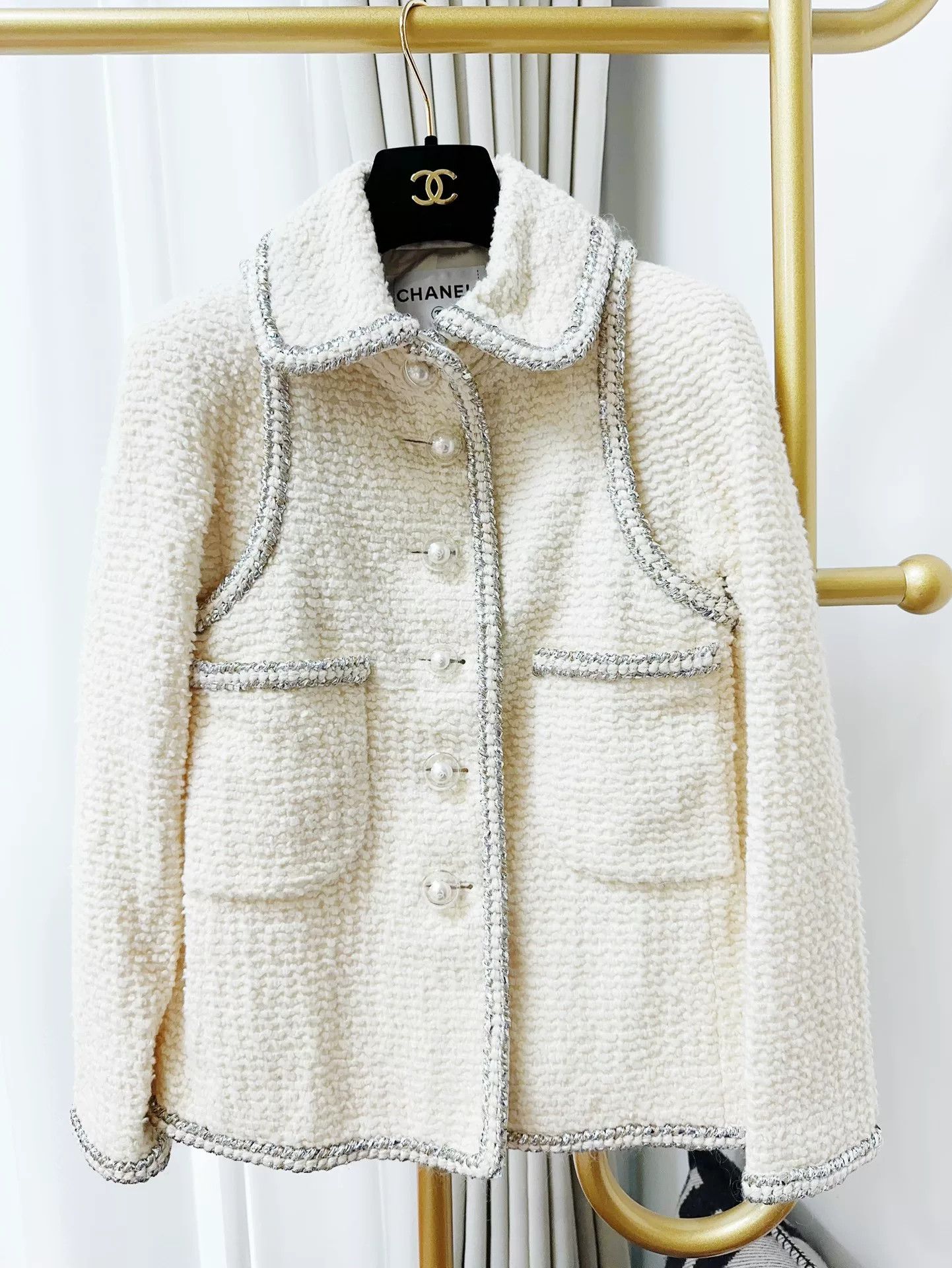 Chanel Chanel Beige Tweed Pearl Button Jacket Size US S / EU 44-46 / 1 - 1 Thumbnail