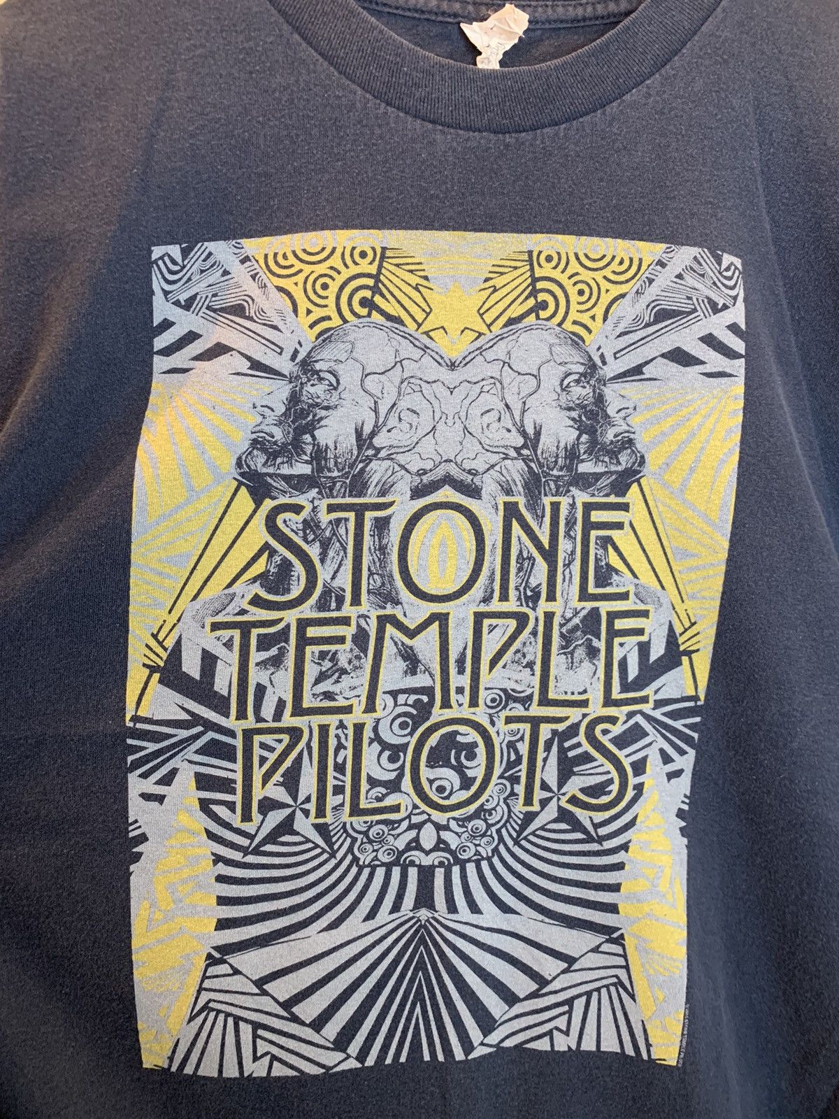 Band Tees *RARE* Vintage Stone Temple Pilots Band Art Y2K 2010 T-Shirt Size US XL / EU 56 / 4 - 2 Thumbnail