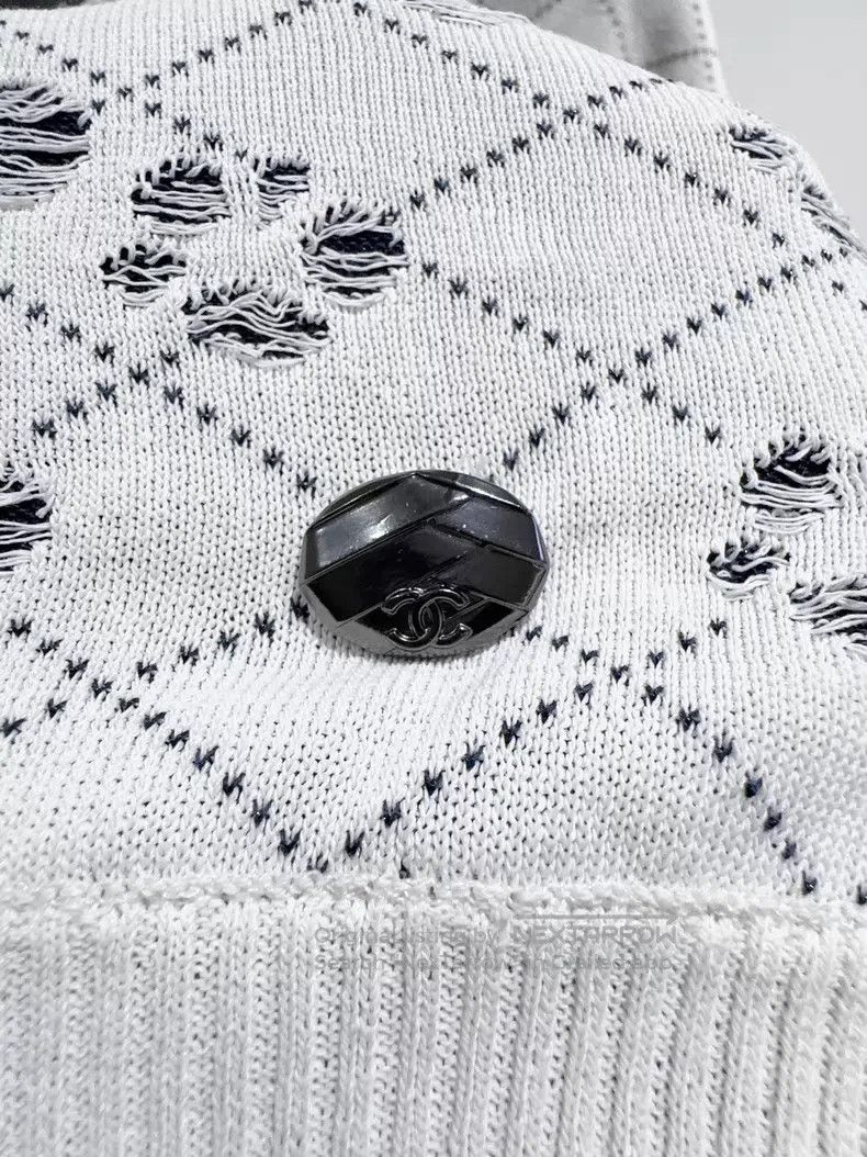 Chanel Chanel Pull-over sweater Size M / US 6-8 / IT 42-44 - 3 Thumbnail