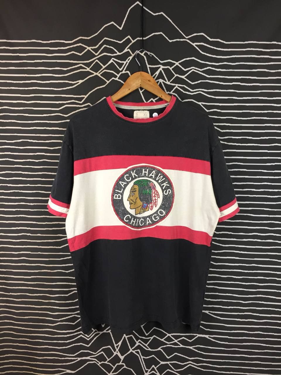 NHL Red Jacket Apparel Chicago Blackhawks NHL Hockey Tee Size US XL / EU 56 / 4 - 2 Thumbnail