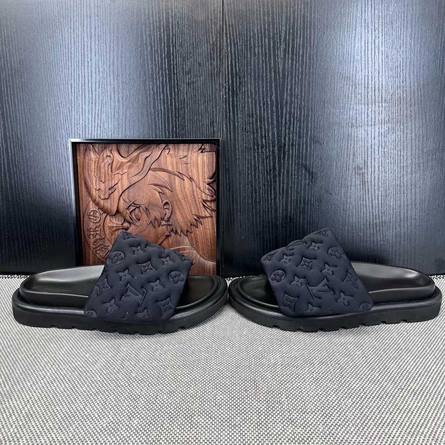 Louis Vuitton LV Pool Pillow Comfort embossed slippers 38, box, worn a few Size US 7.5 / IT 37.5 - 2 Thumbnail