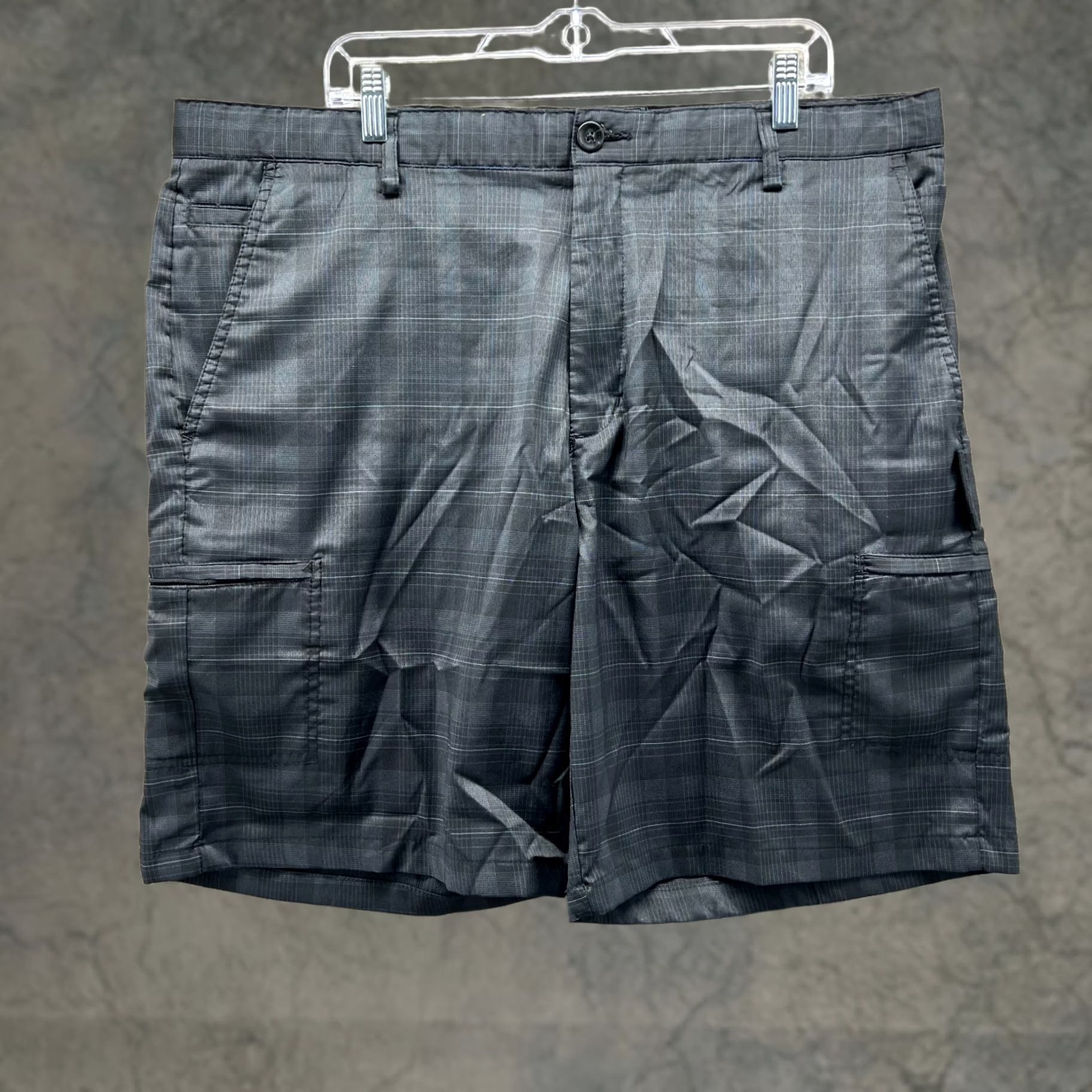 Tasso Elba Greg Norman Shorts Mens 40 Black Grey Chino Flat Front Tasso Elba Golf Plaid Size US 40 / EU 56 - 1 Thumbnail