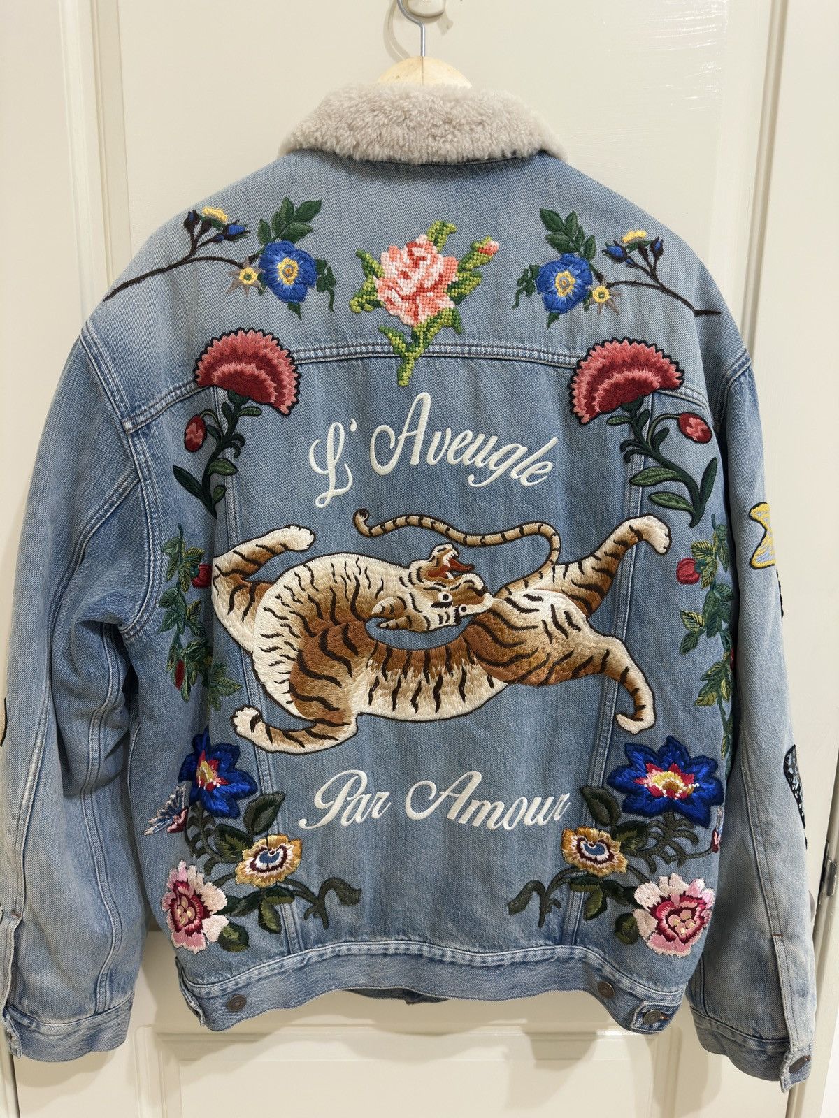 Gucci Gucci Denim Jacket DIY Shearling Tiger Size US M / EU 48-50 / 2 - 2 Thumbnail