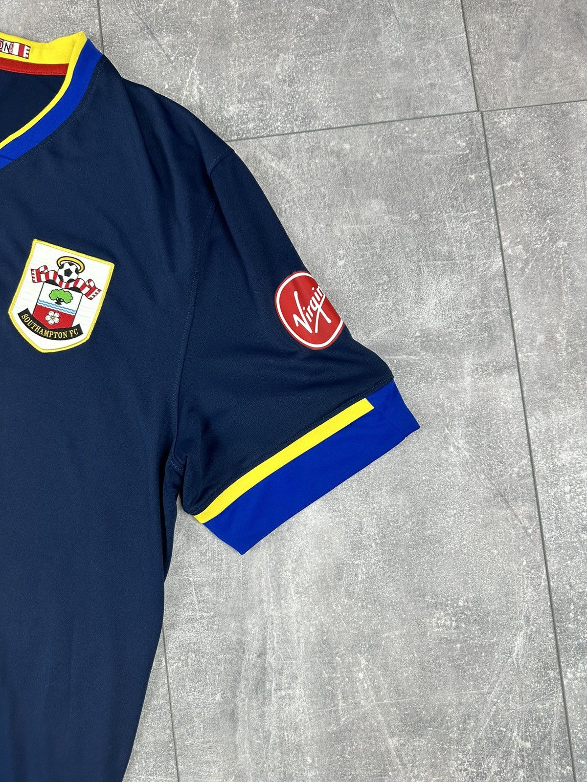 Under Armour Under Armour Southampton FC 2020/21 Away Soccer Jersey Size US L / EU 52-54 / 3 - 4 Thumbnail