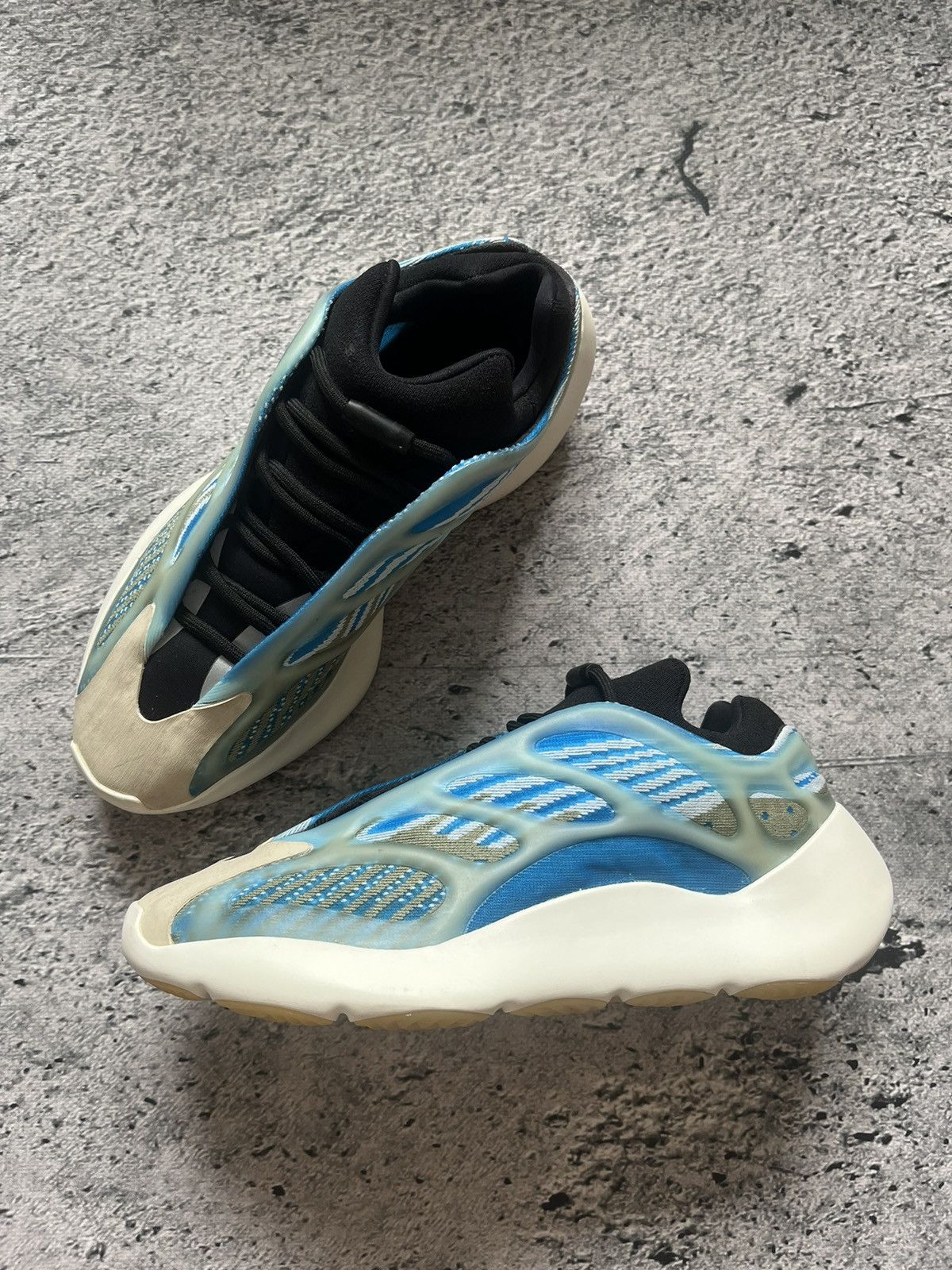 Adidas × Kanye West × Yeezy Adidas Yeezy 700 V3 Arzareth Size 9 Size US 9 / EU 42 - 2 Thumbnail