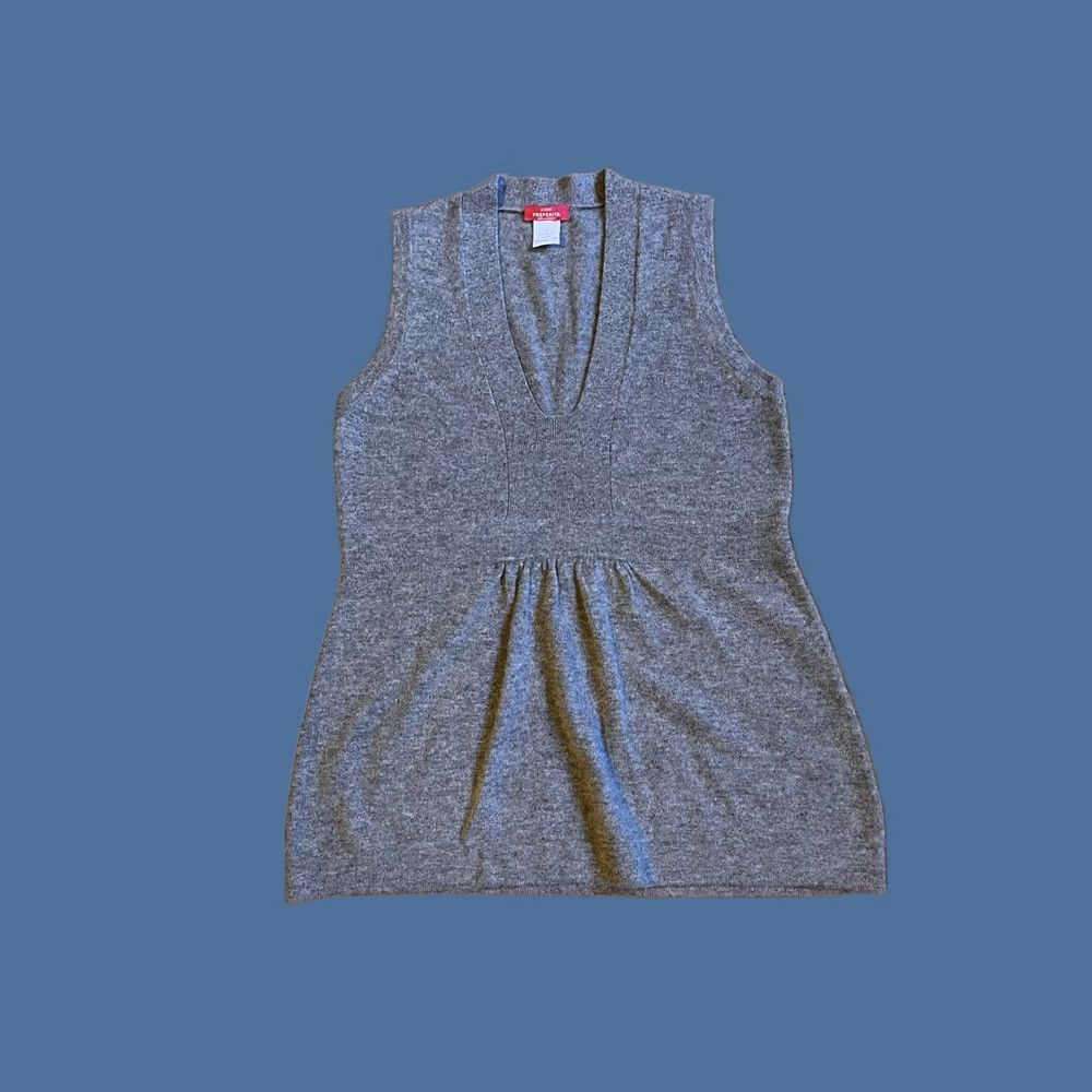 J.Crew J.CREW Preferita 100% Cashmere Deep V-Neck Sweater Vest Women’s Small Gray Vest, 100% Cashmere, Gray, S, Women, V-Neck, Sleeveless, Solid, Regular Fit Size S / US 4 / IT 40 - 1 Thumbnail