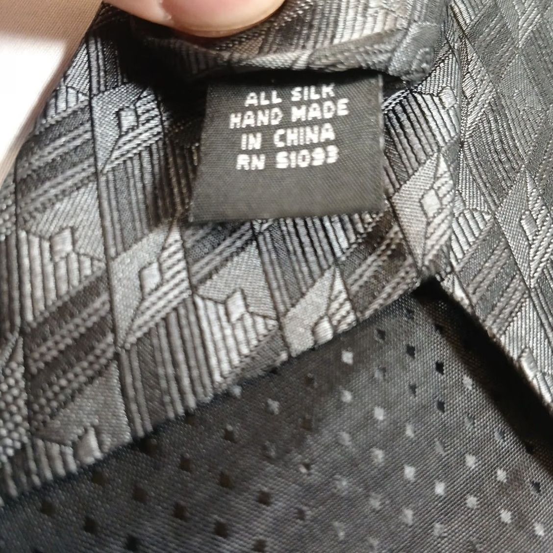 Croft & Barrow Croft & Barrow Men's Tie Neck 100% Silk Hand Crafted Gray Geometric Pattern Tie Size ONE SIZE - 5 Thumbnail