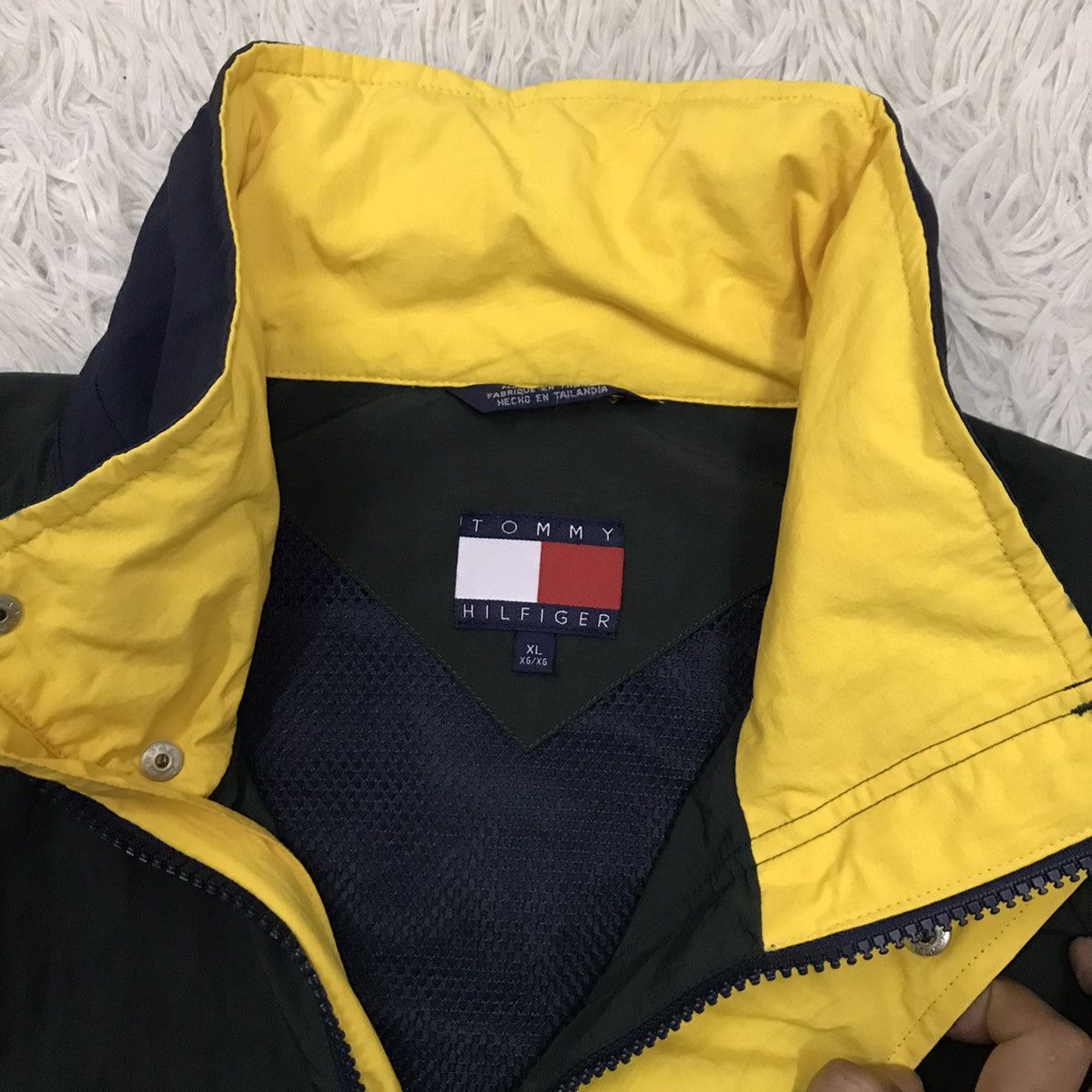 Tommy Hilfiger VINTAGE 90s TOMMY HILFIGER WINDBREAKER JACKET Size US XL / EU 56 / 4 - 11 Thumbnail
