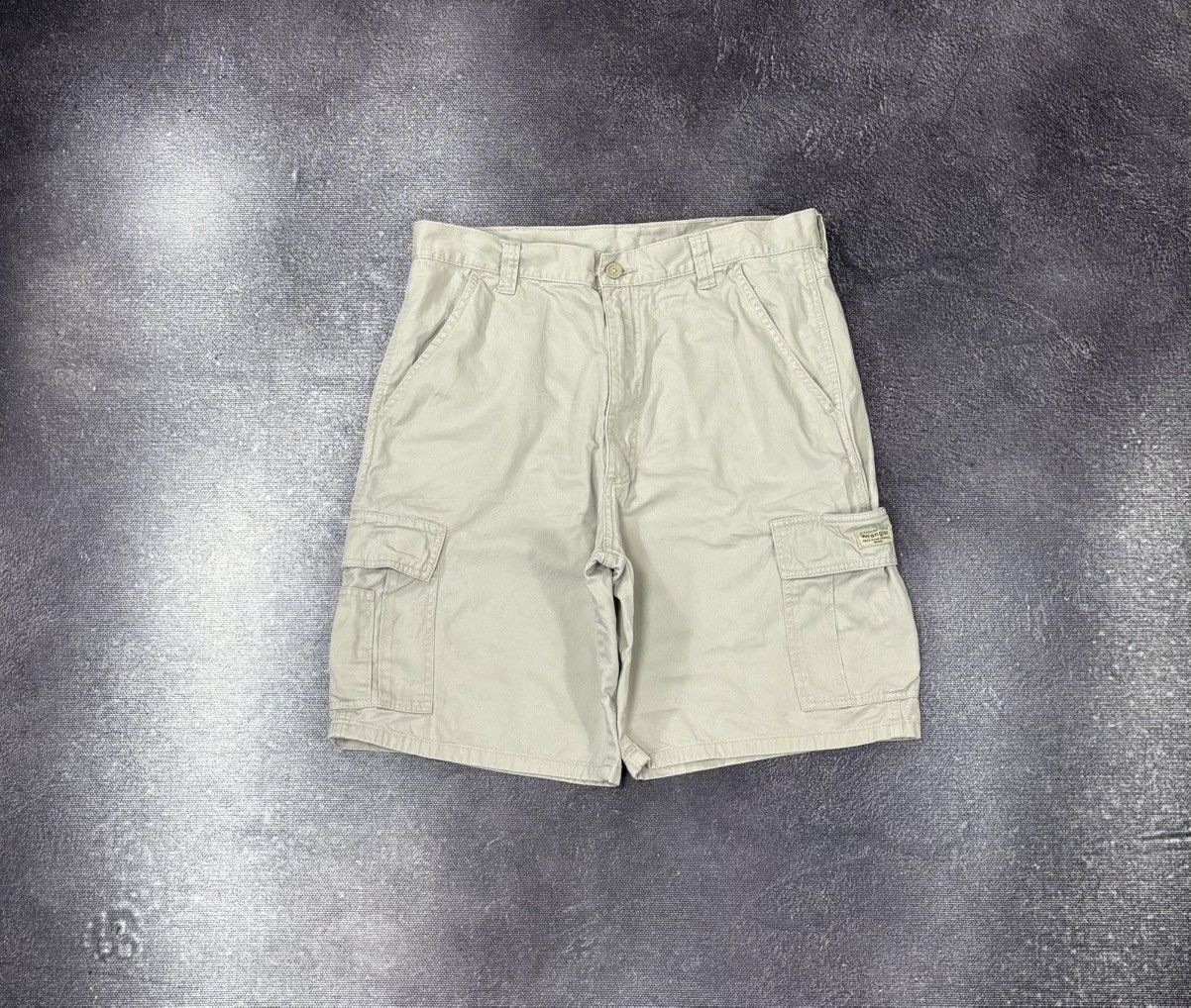Vintage Vintage Wrangler Y2K Beige Utility Hype Baggy Cargo Shorts Size US 36 / EU 52 - 1 Thumbnail