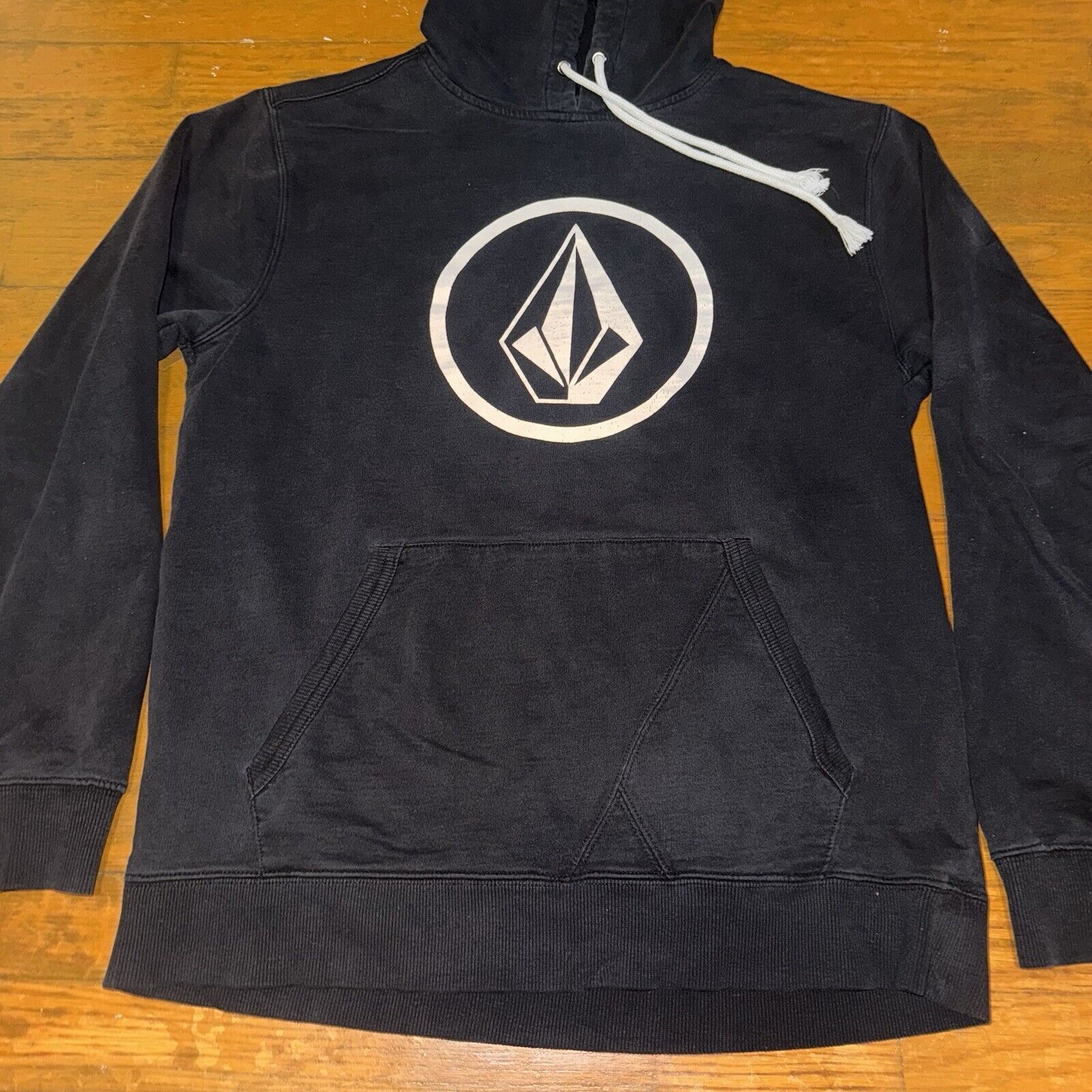 Volcom Vintage Y2K Volcom Pullover Hoodie Skate Surf Black Big Logo Size US M / EU 48-50 / 2 - 2 Thumbnail