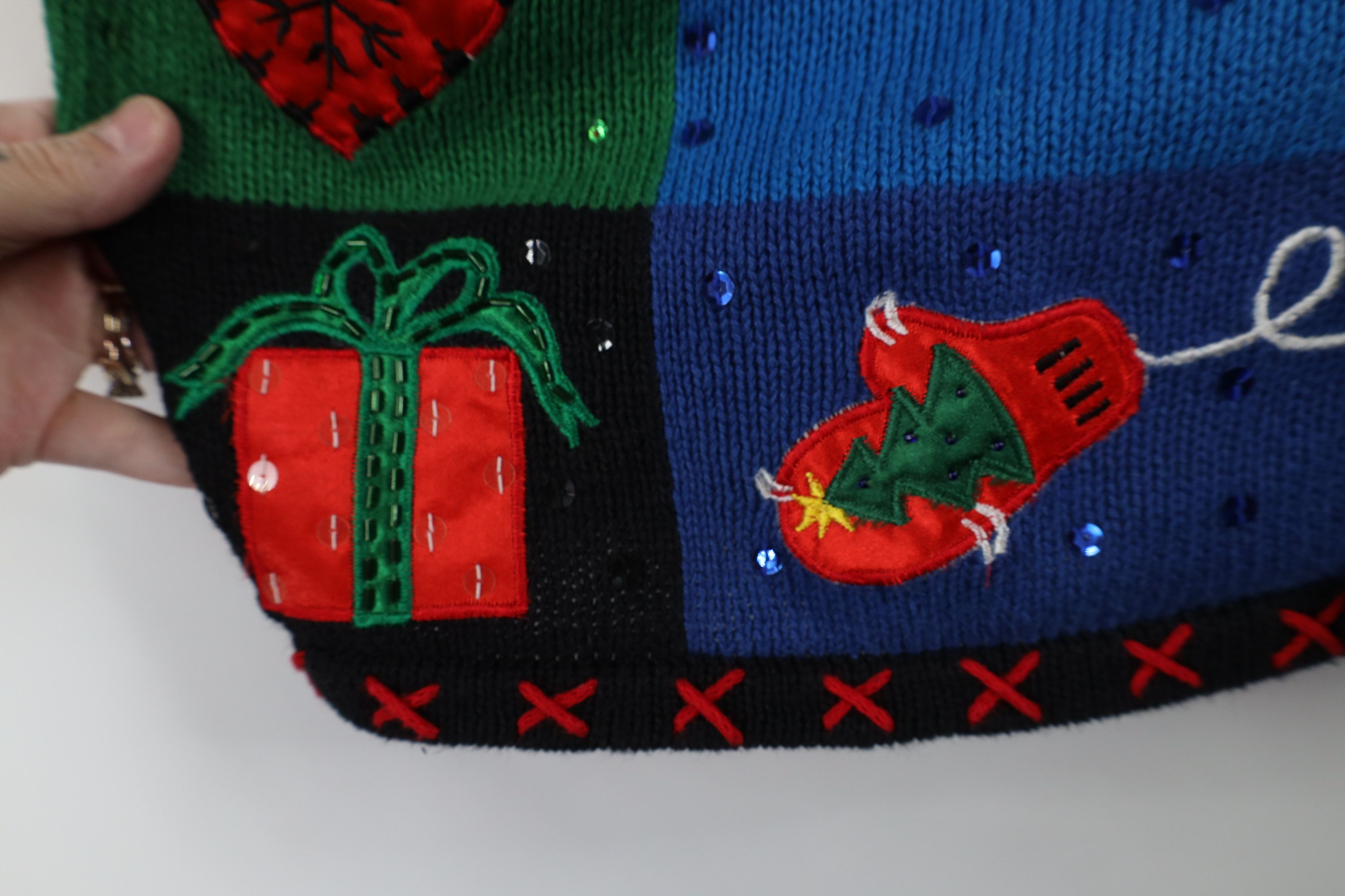 Vintage Vintage 90s Streetwear Christmas Cardigan Sweater Vest Size L / US 10 / IT 46 - 8 Thumbnail