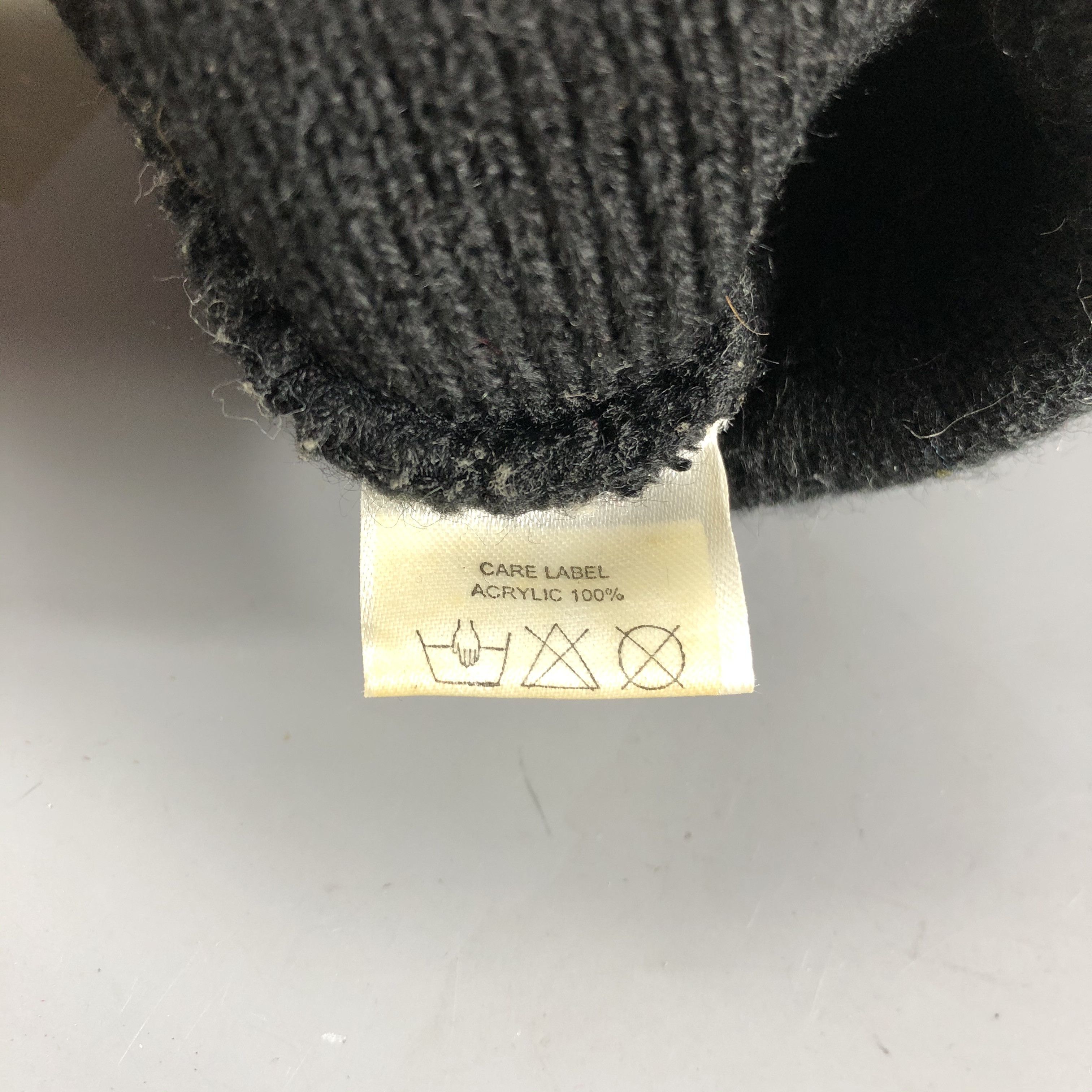 Playboy Playboy Fisherman Beanie Snowcap Snow Hat B657 Size ONE SIZE - 7 Thumbnail