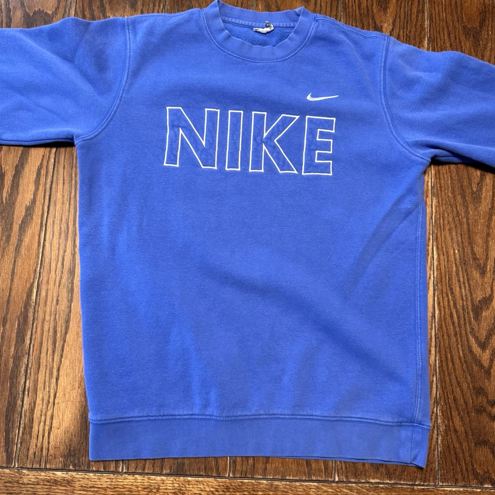 Nike VINTAGE Nike Sweatshirt Mens M Blue Crewneck Embroidered Logo S y2k Size US M / EU 48-50 / 2 - 2 Thumbnail