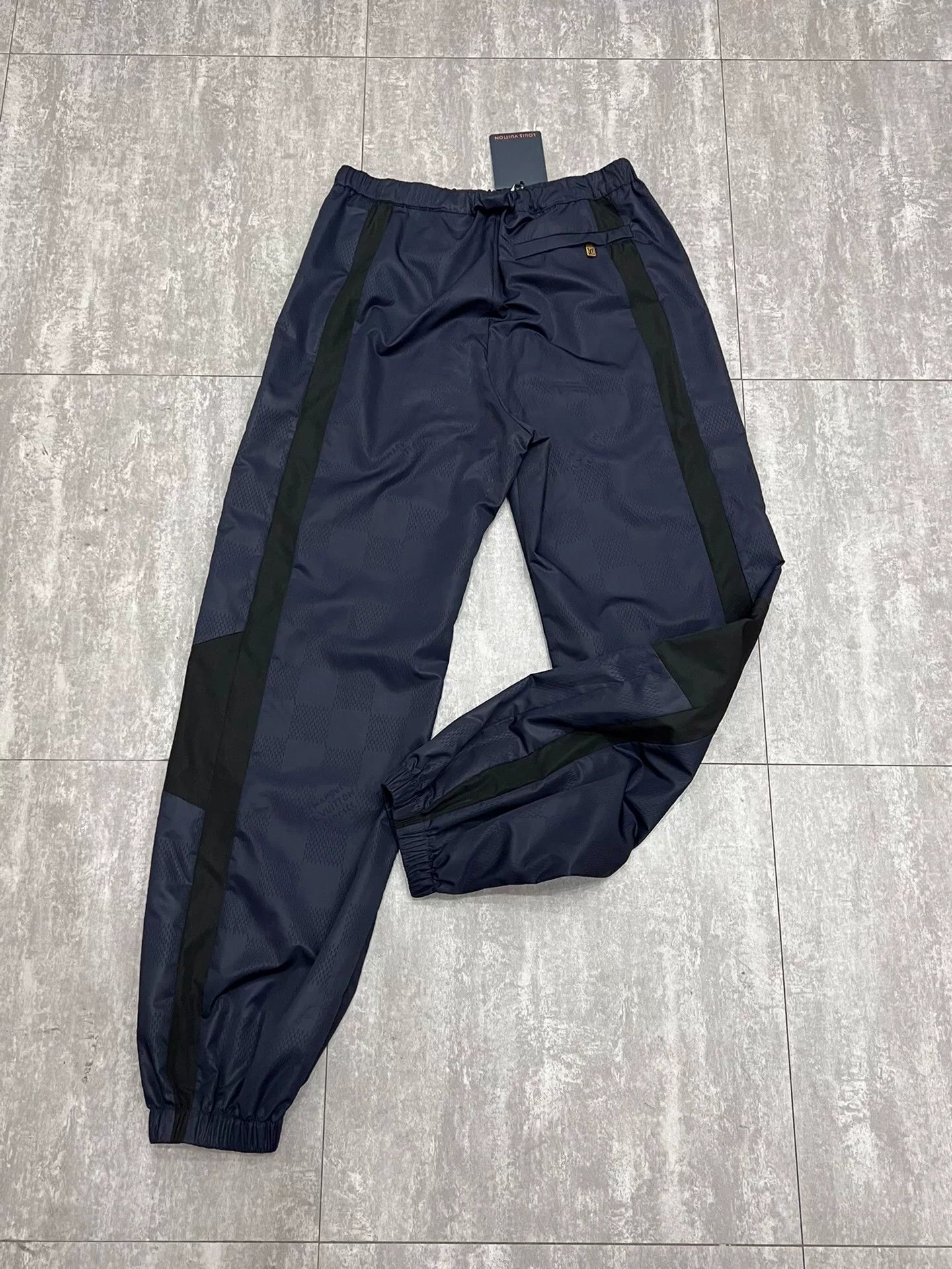 Louis Vuitton Louis Vuitton Casual Casual Pants 32 Men Size US 32 / EU 48 - 1 Thumbnail