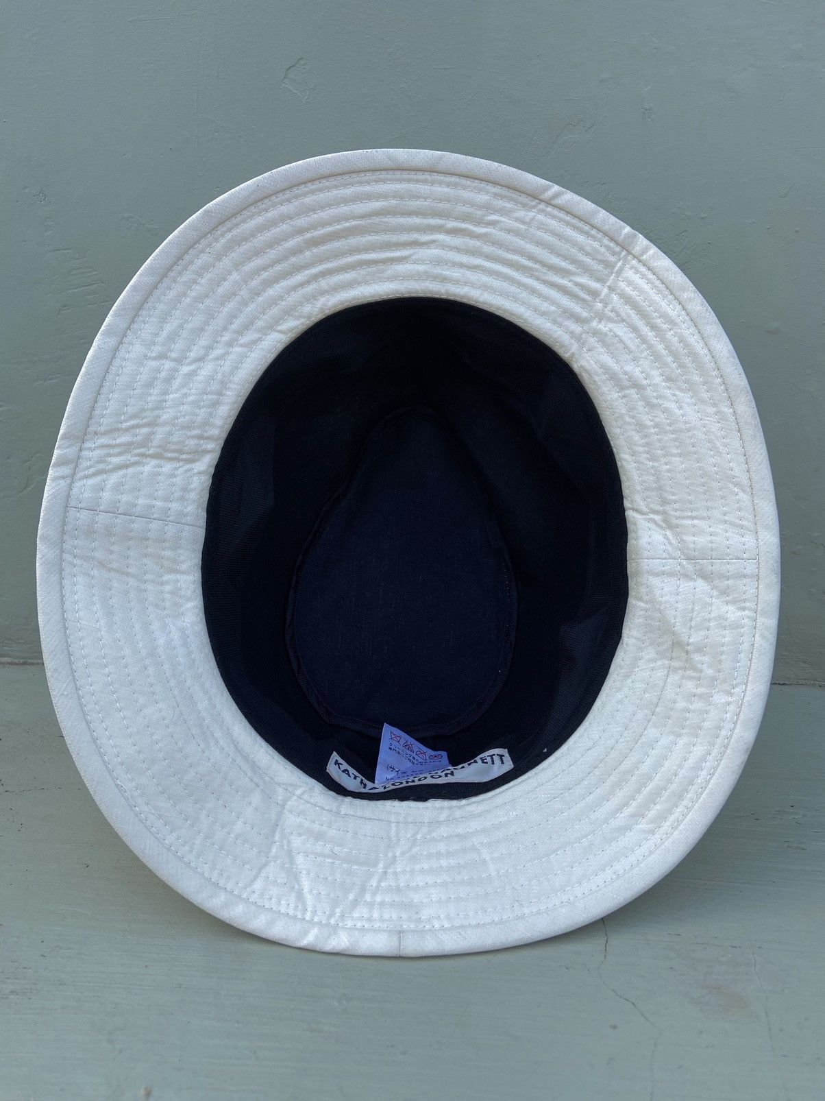 Katharine Hamnett London 💥 BINDING OVER 💥 katharine hamnett london bucket hat Size ONE SIZE - 7 Thumbnail