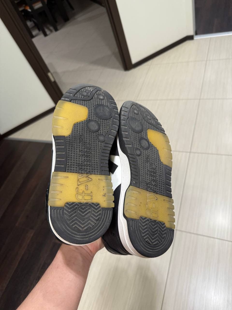 Off-White Off White out of office Size US 10 / EU 43 - 5 Thumbnail