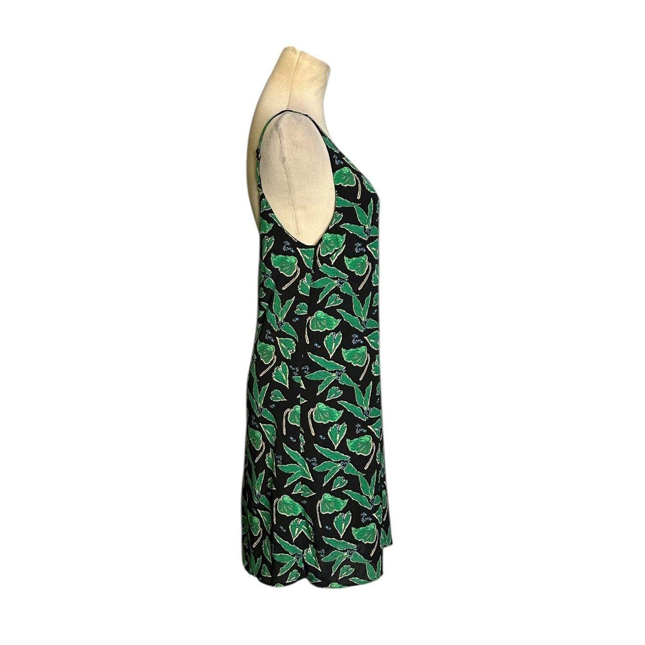 Urban Outfitters Urban Outfitters leaf print sleeveless mini dress size XS Size XS / US 0-2 / IT 36-38 - 13 Thumbnail