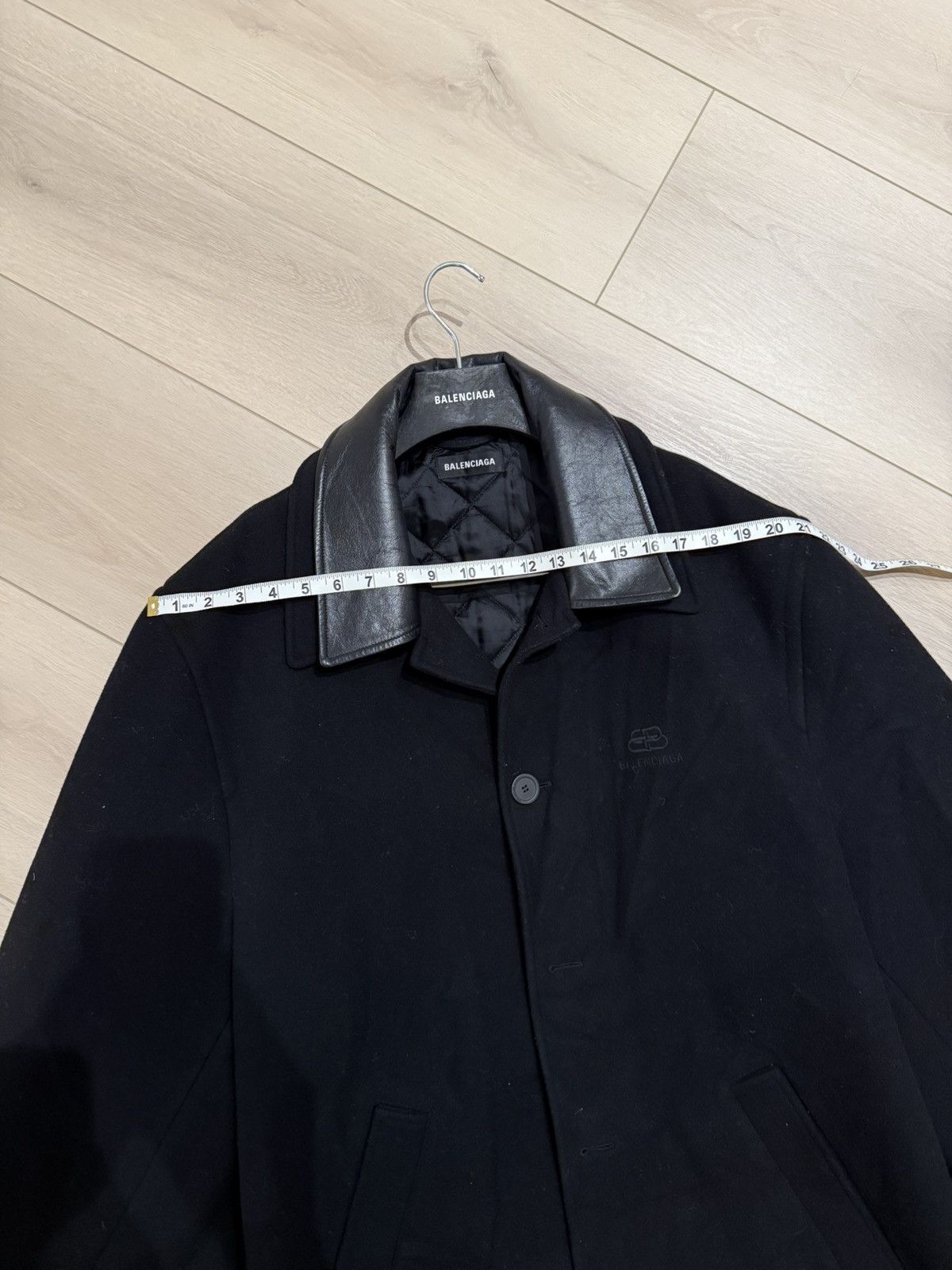 Balenciaga Balenciaga Detail Logo Heavy Wool Coat w/ Leather Collar Size US L / EU 52-54 / 3 - 8 Thumbnail