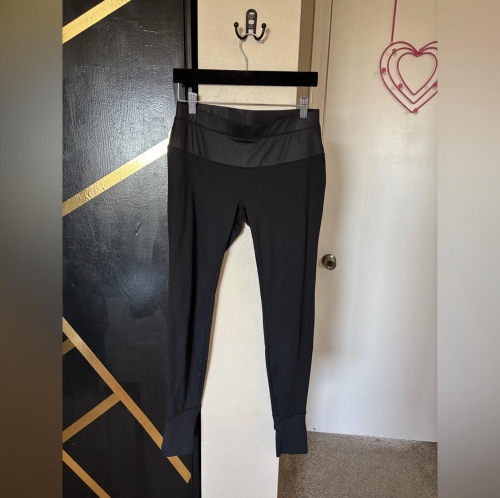 Fabletics Fabletics yoga pants Size 26" / US 2 / IT 38 - 1 Thumbnail