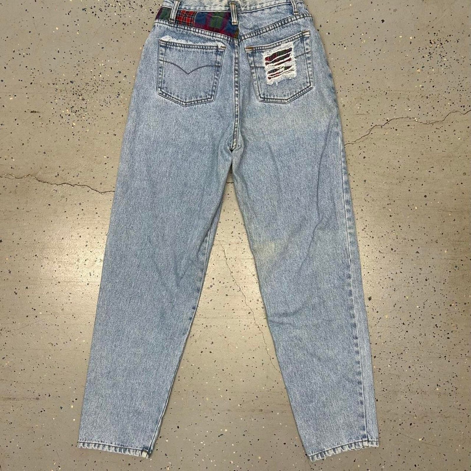 Other Light wash mom jeans with patchwork details Size 30" / US 8 / IT 44 - 5 Thumbnail