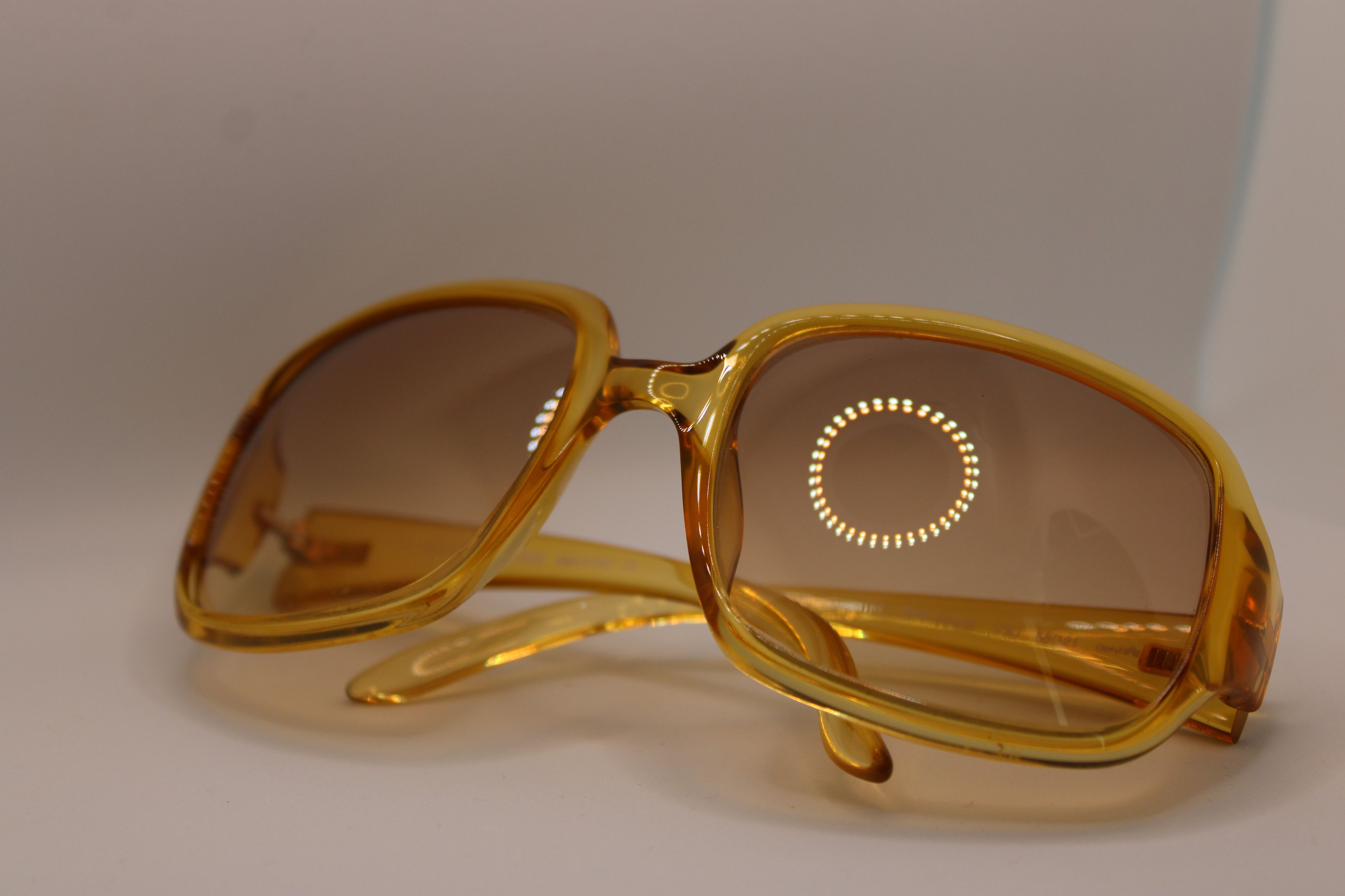 Gianfranco Ferre Fantastic Vtg. Gianfranco Ferre Yellow Sunglasses Size ONE SIZE - 4 Thumbnail