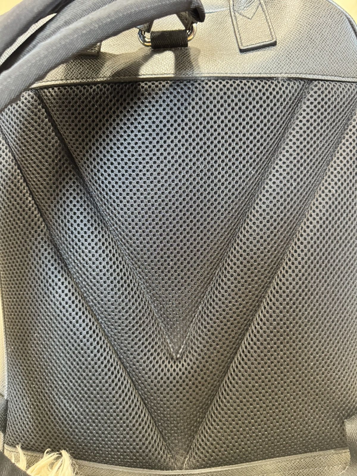 Louis Vuitton Louis Vuitton Taiga Grigori Gray Backpack Ardoise Leather Size ONE SIZE - 15 Thumbnail