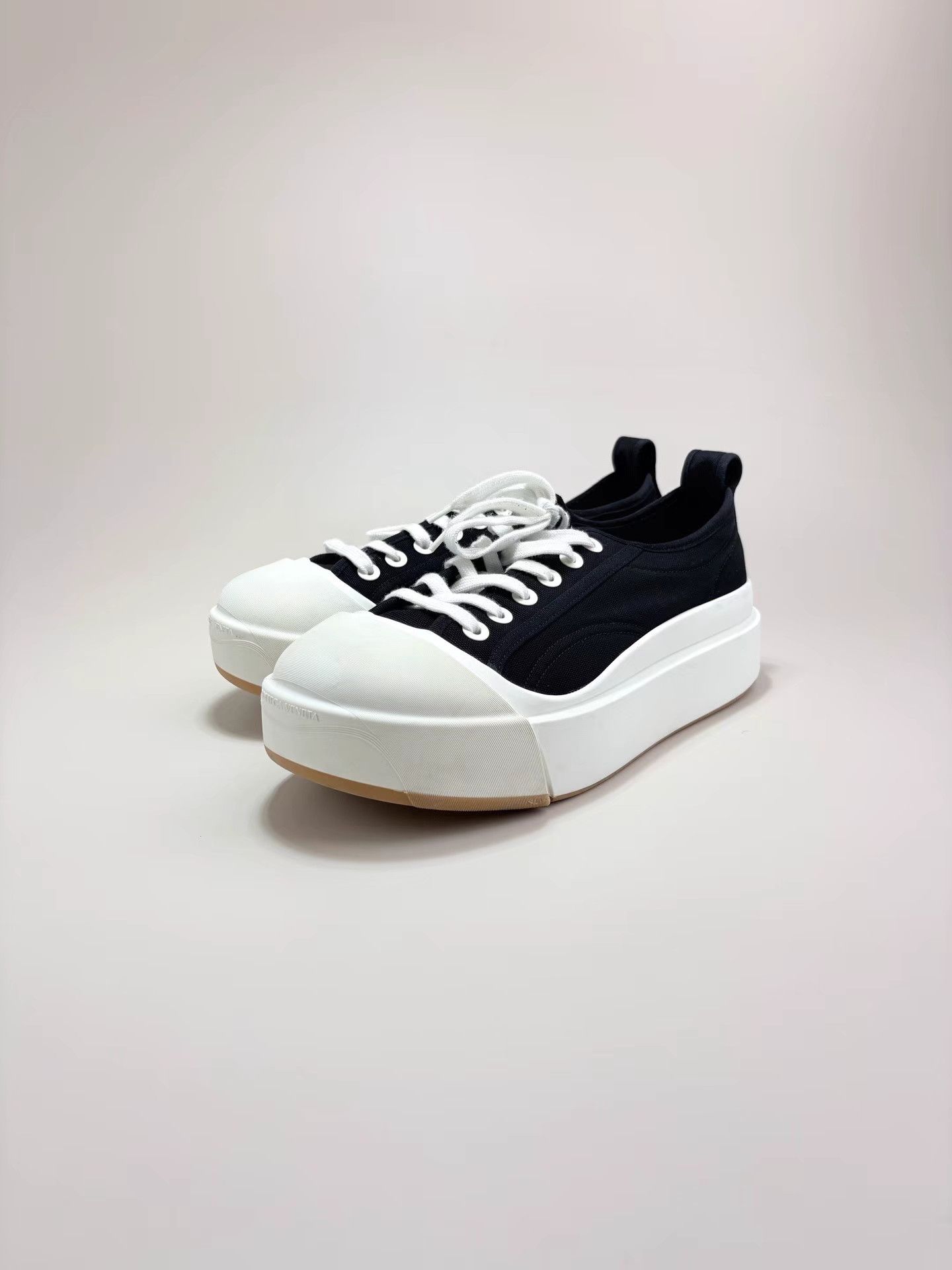 Bottega Veneta Bottega Veneta BV Black & White Platform Sneakers K1 Size US 10 / EU 43 - 1 Thumbnail