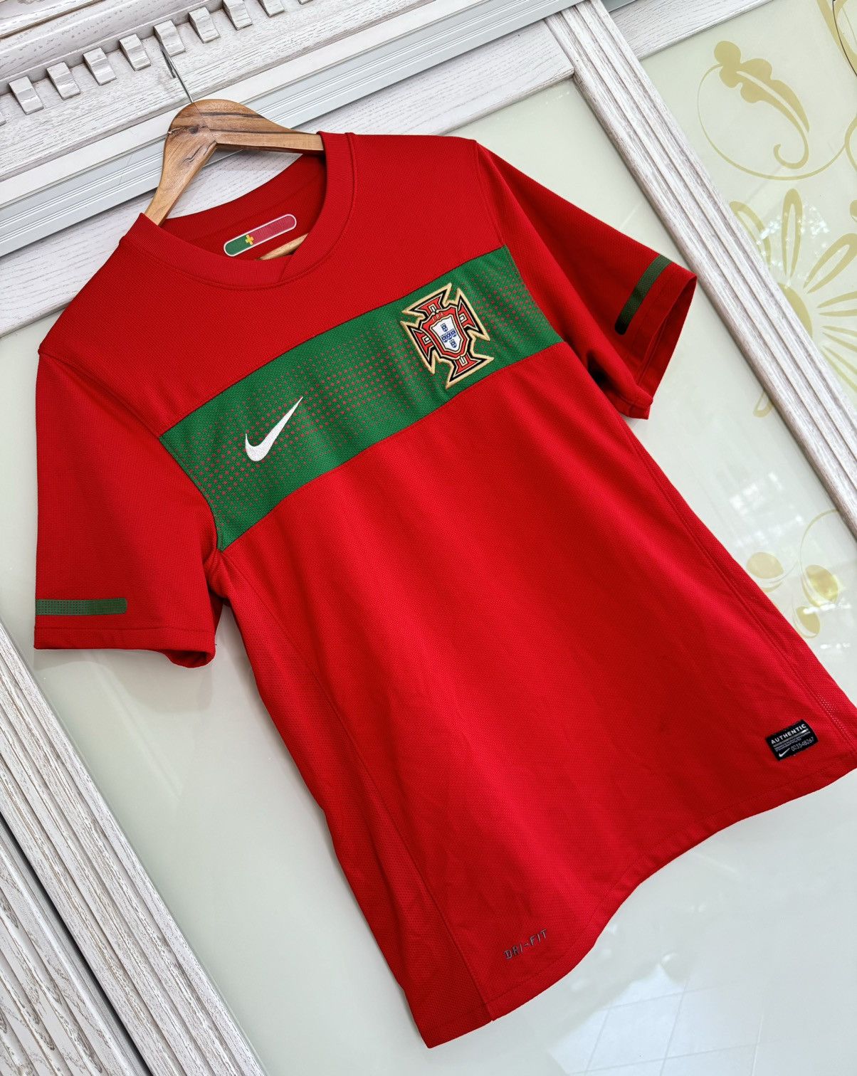 Nike Vintage Portugal 2010-2011 Home Soccer Jersey Football Kit Size US S / EU 44-46 / 1 - 4 Thumbnail