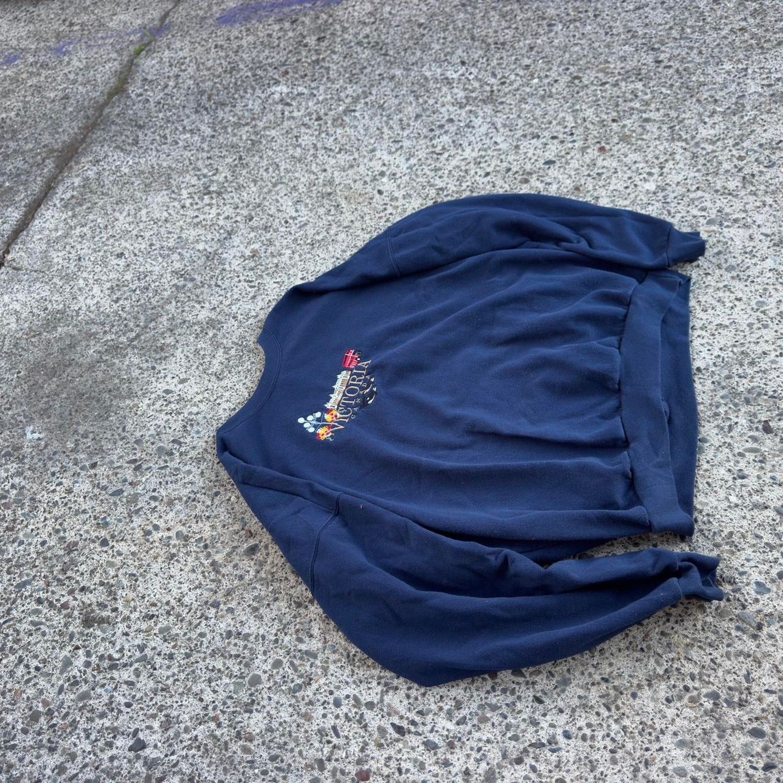 Other Victoria canada embroidered crewneck Size US XL / EU 56 / 4 - 2 Thumbnail