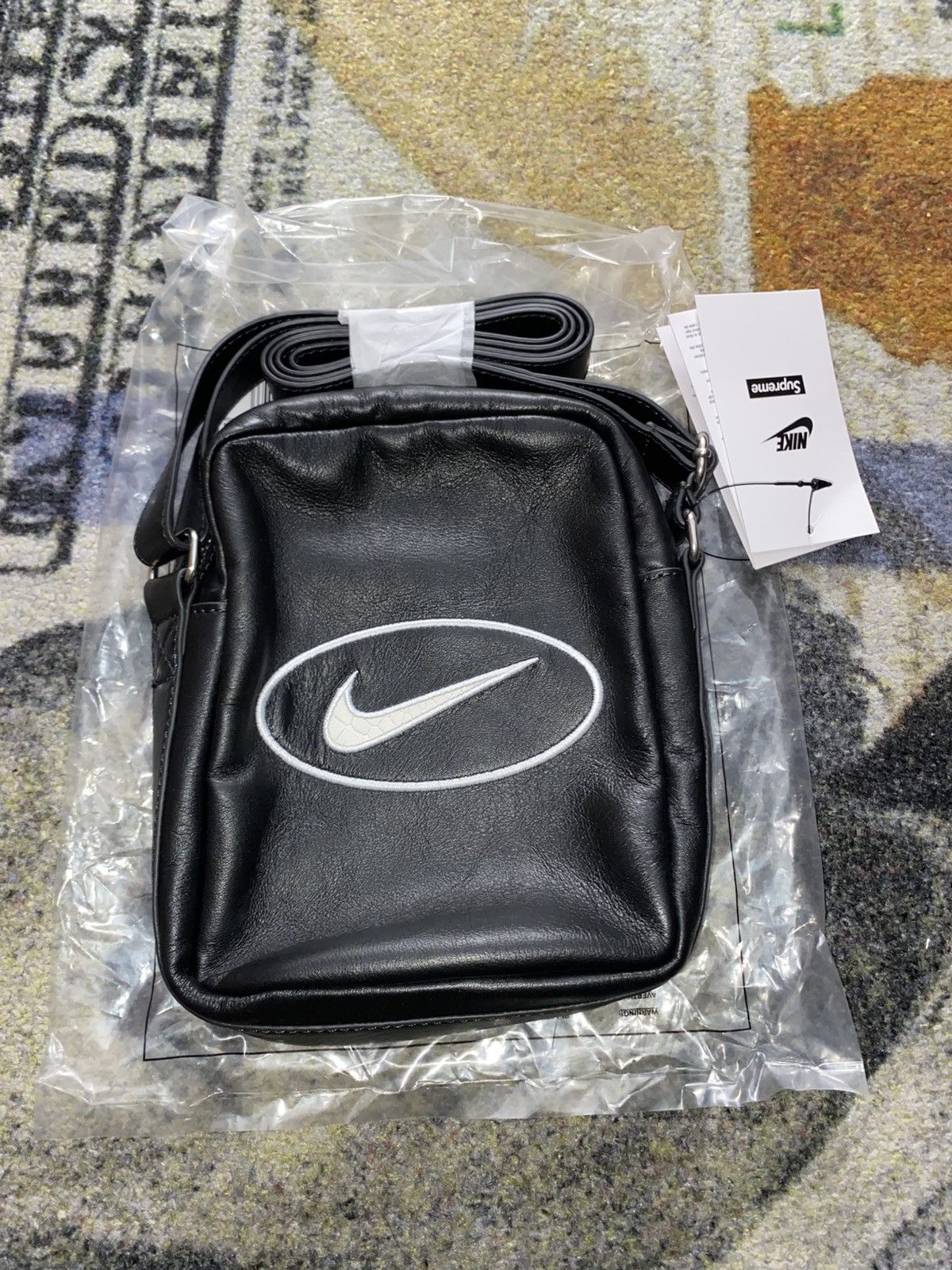 Nike × Supreme Supreme Nike Leather Shoulder Bag Black | Grailed Nike × Supreme Supreme Nike Leather Shoulder Bag Black | Grailed