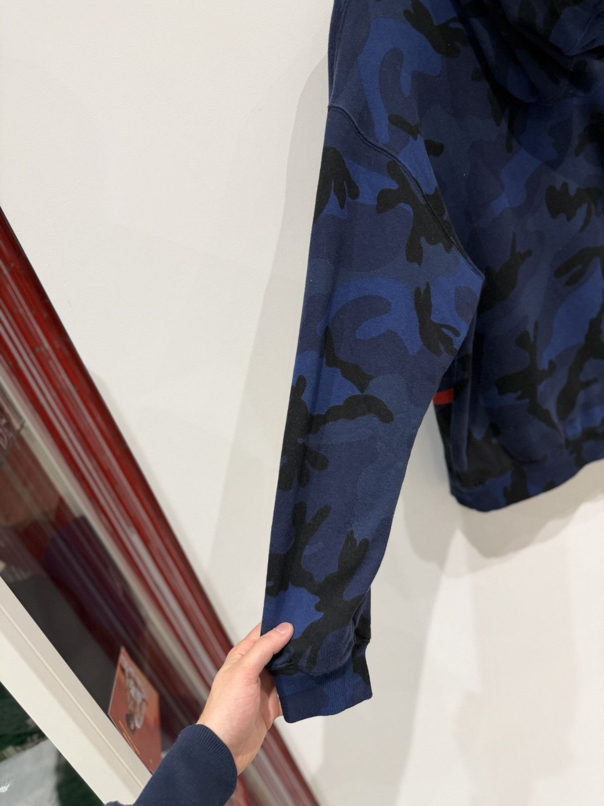 Valentino Valentino Camo V Logo Print Hoodie Navy Size: M Size US M / EU 48-50 / 2 - 7 Thumbnail
