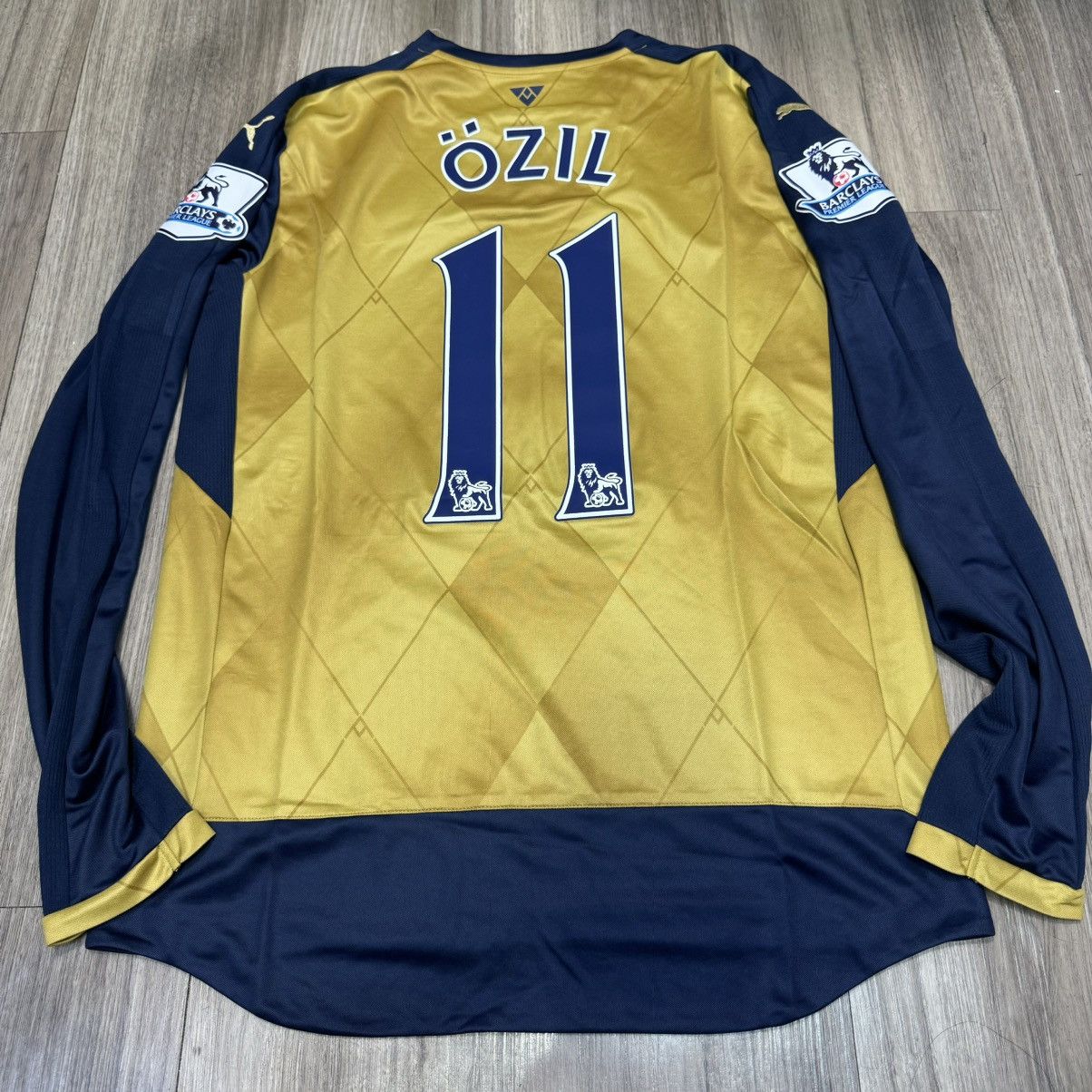 Puma Arsenal 15/16 L/S away shirt #11 ozil (bnwt) Size US M / EU 48-50 / 2 - 2 Thumbnail