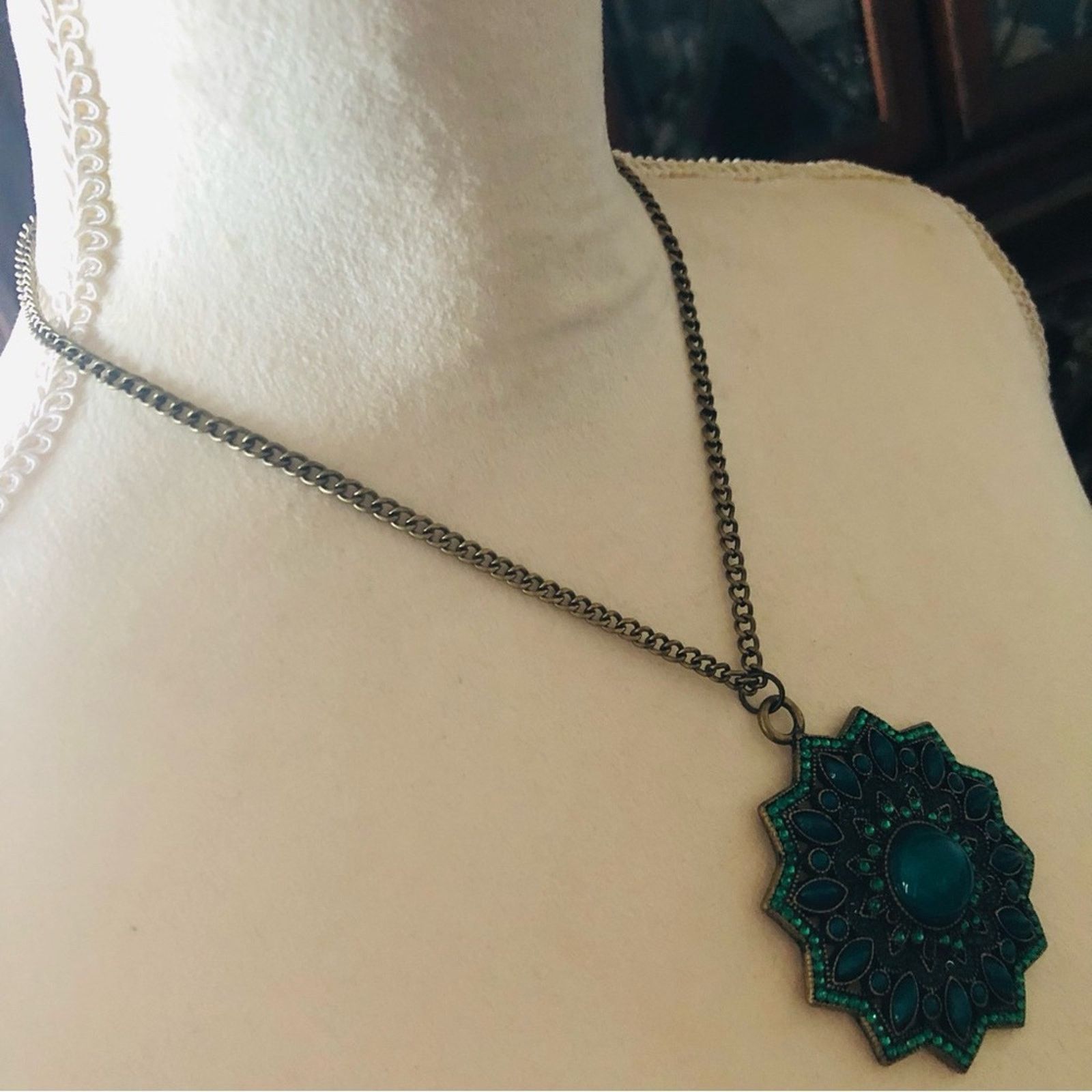 Jewelry Ballet rich emerald stone covered amulet necklace Size ONE SIZE - 3 Thumbnail