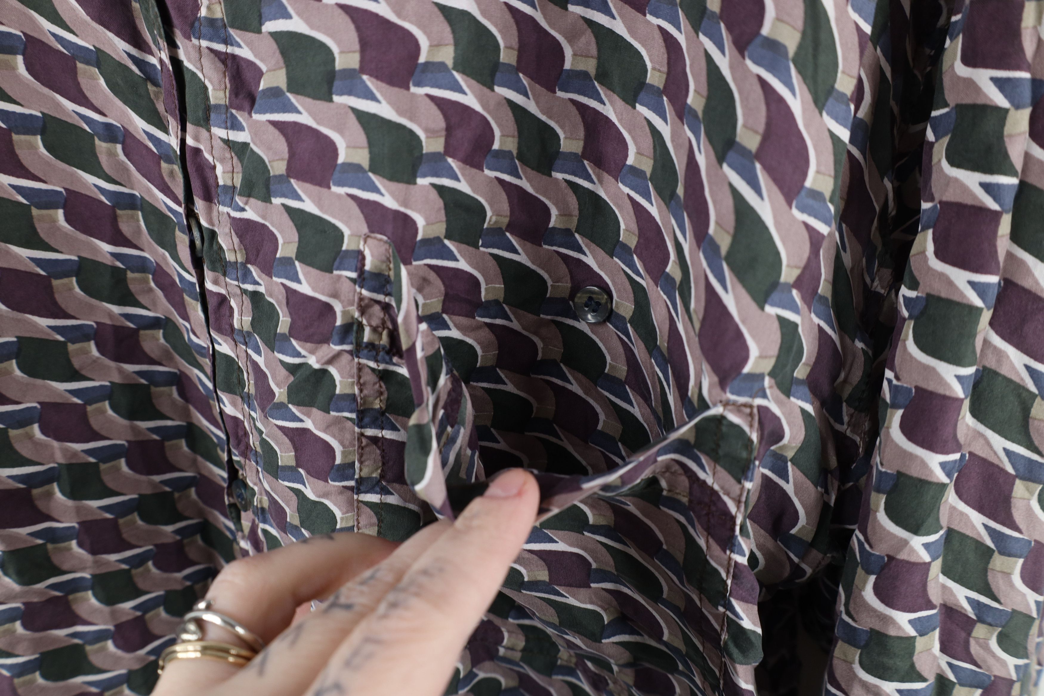 Vintage Vintage 90s Streetwear Silk Geometric Collared Button Shirt Size US L / EU 52-54 / 3 - 4 Thumbnail