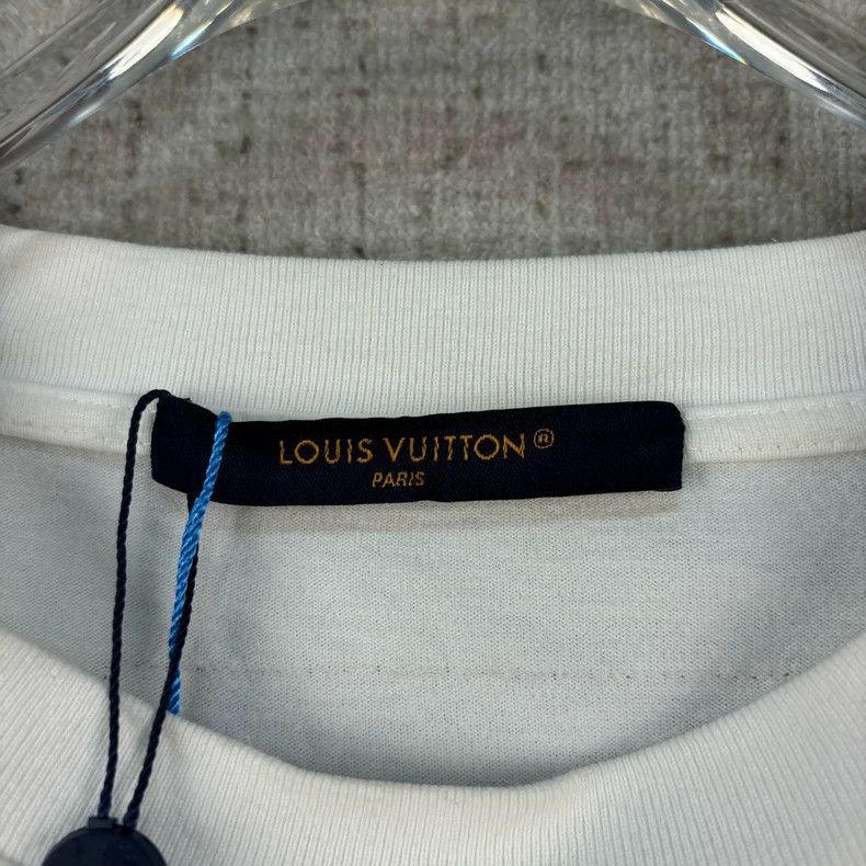 Louis Vuitton Louis Vuitton Solid Embossed Logo Crew Neck short Sleeves Size US S / EU 44-46 / 1 - 4 Thumbnail